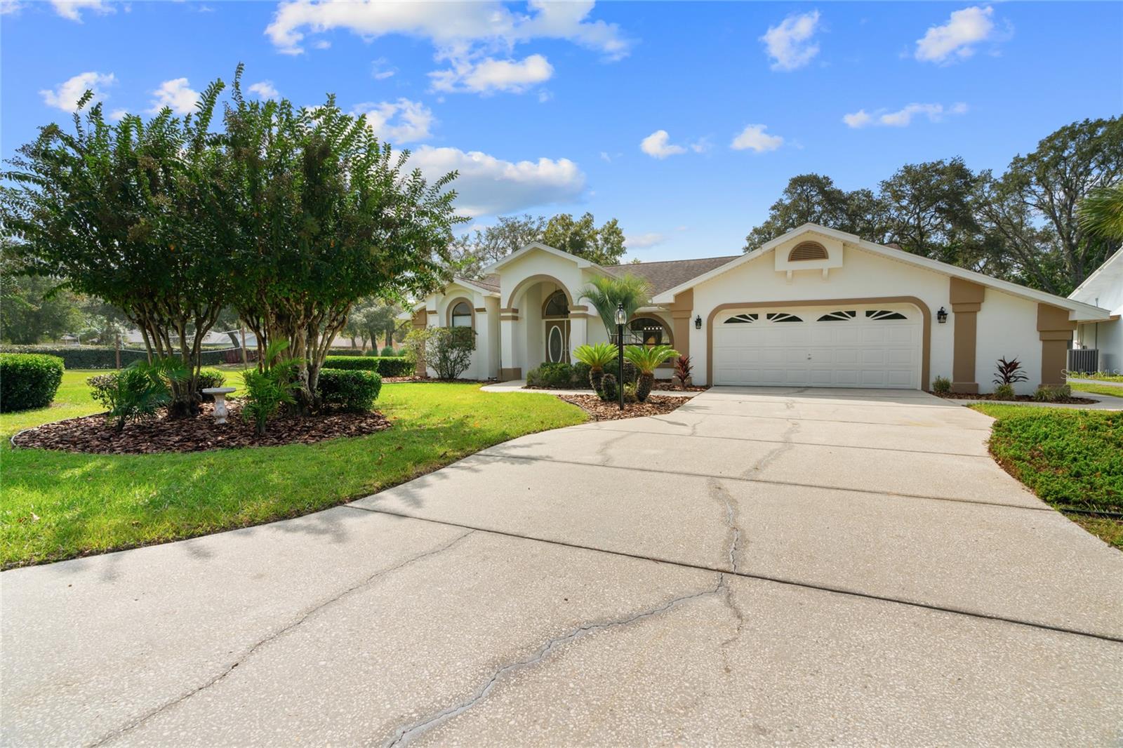 4182 S OAKHURST DRIVE