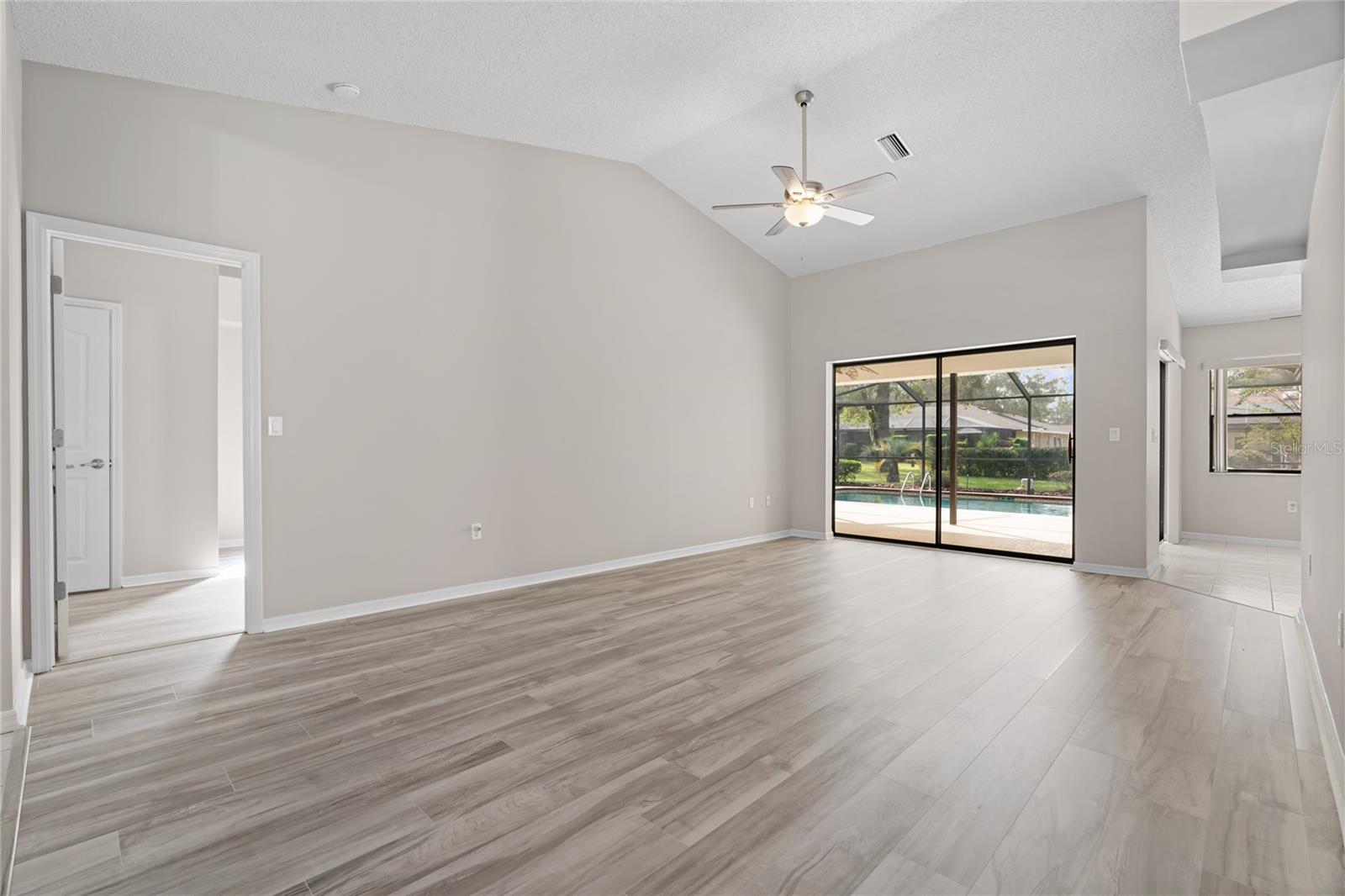 4182 S OAKHURST DRIVE