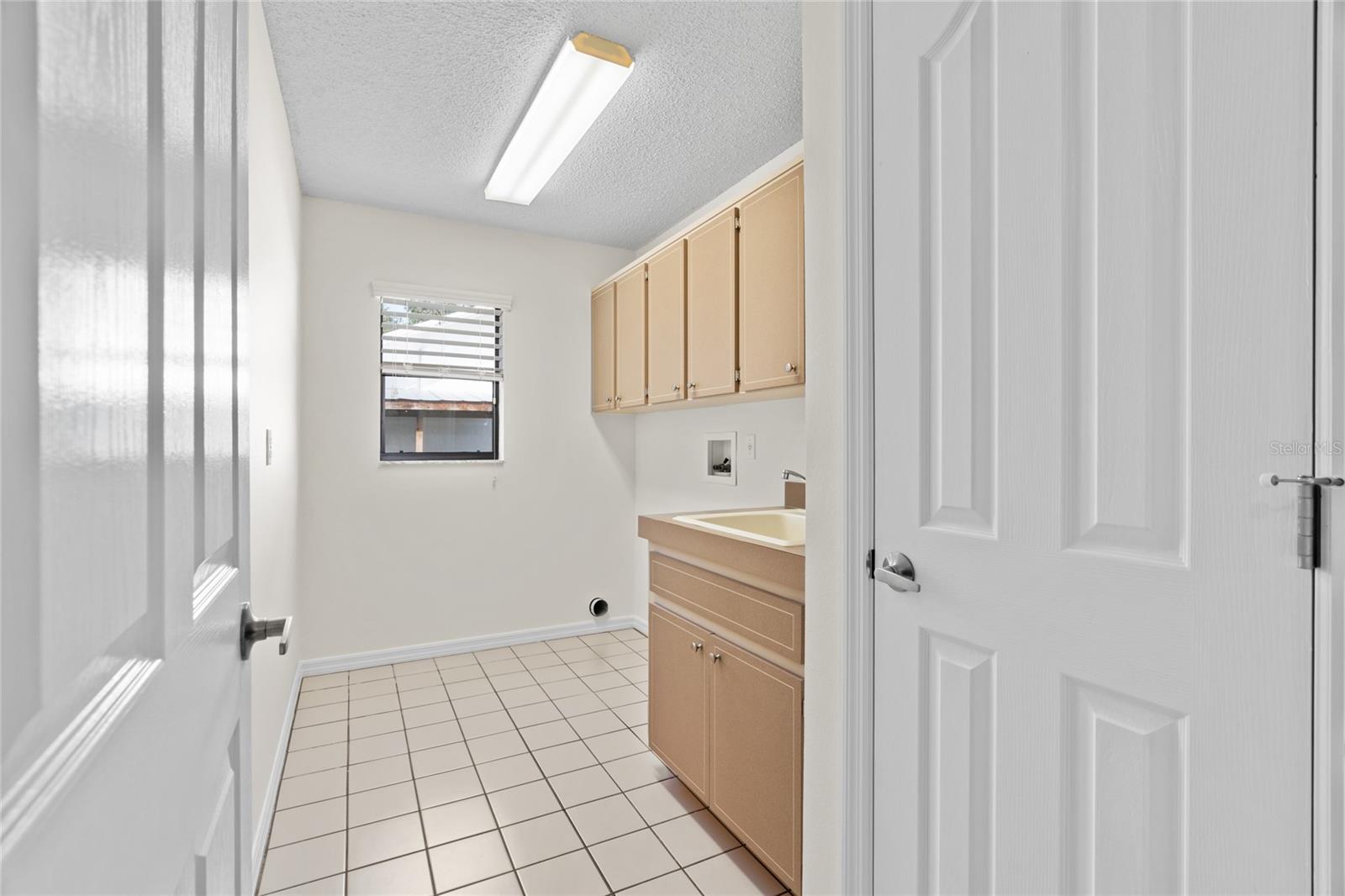 4182 S OAKHURST DRIVE