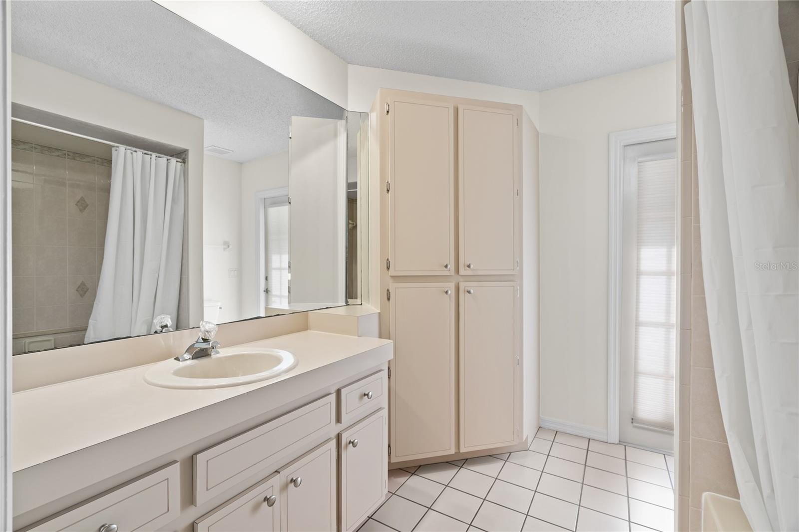 4182 S OAKHURST DRIVE