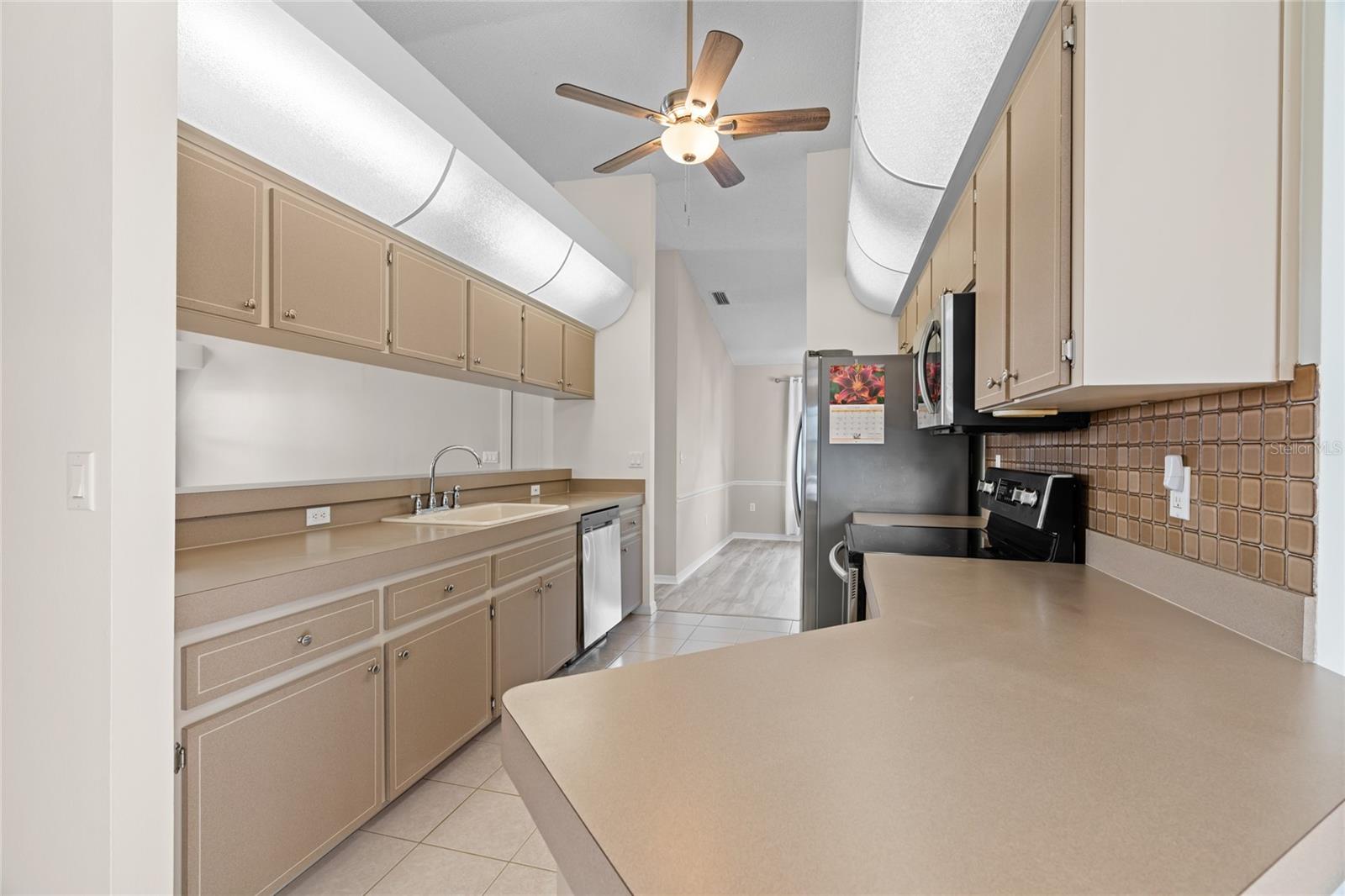 4182 S OAKHURST DRIVE