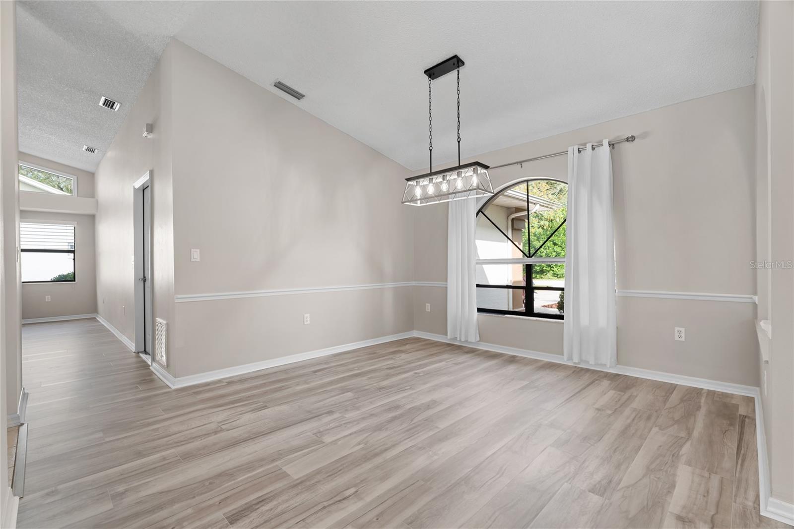 4182 S OAKHURST DRIVE