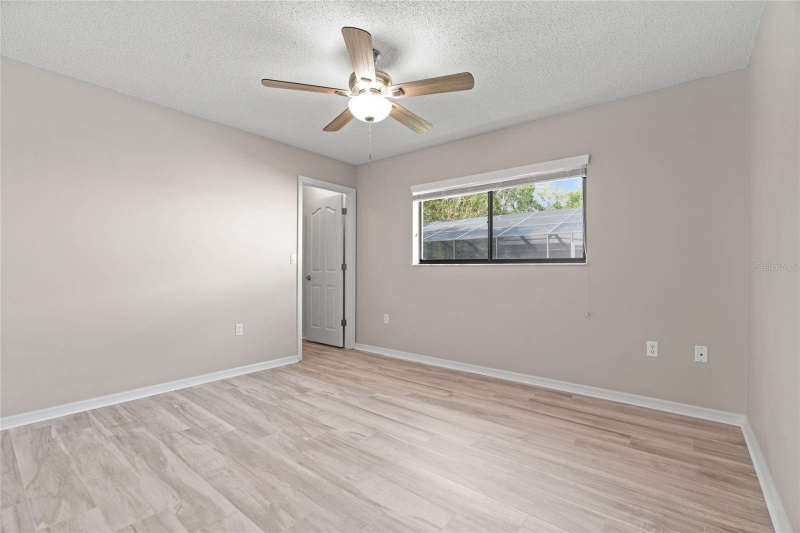 4182 S OAKHURST DRIVE