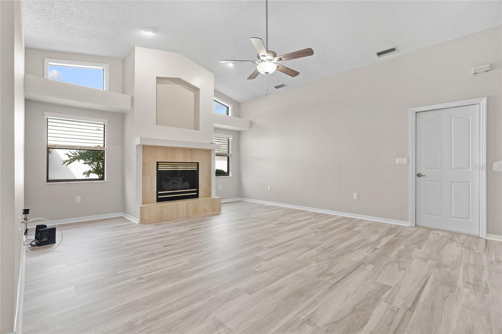 4182 S OAKHURST DRIVE