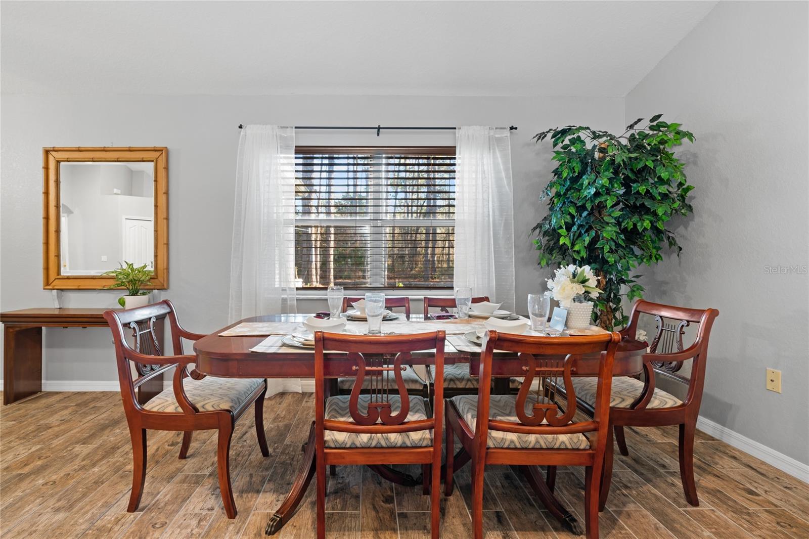 17 EUGENIA COURT NORTH