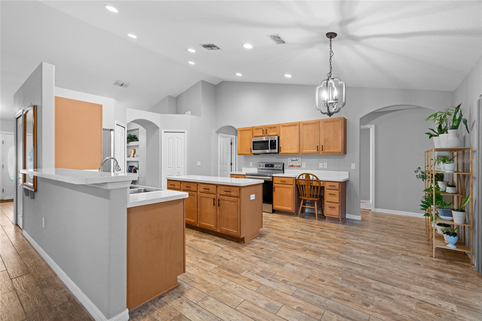 17 EUGENIA COURT NORTH