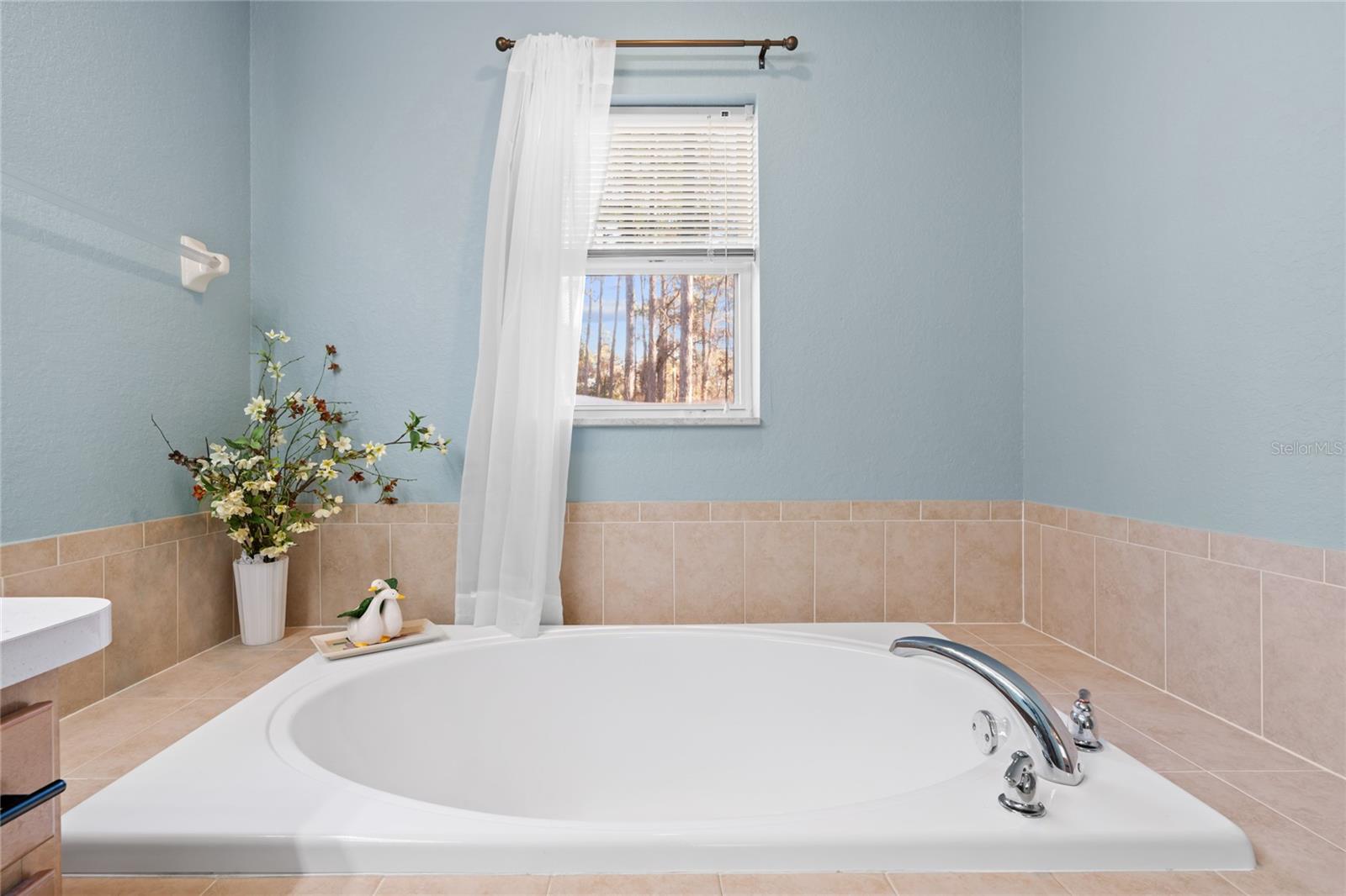 17 EUGENIA COURT NORTH