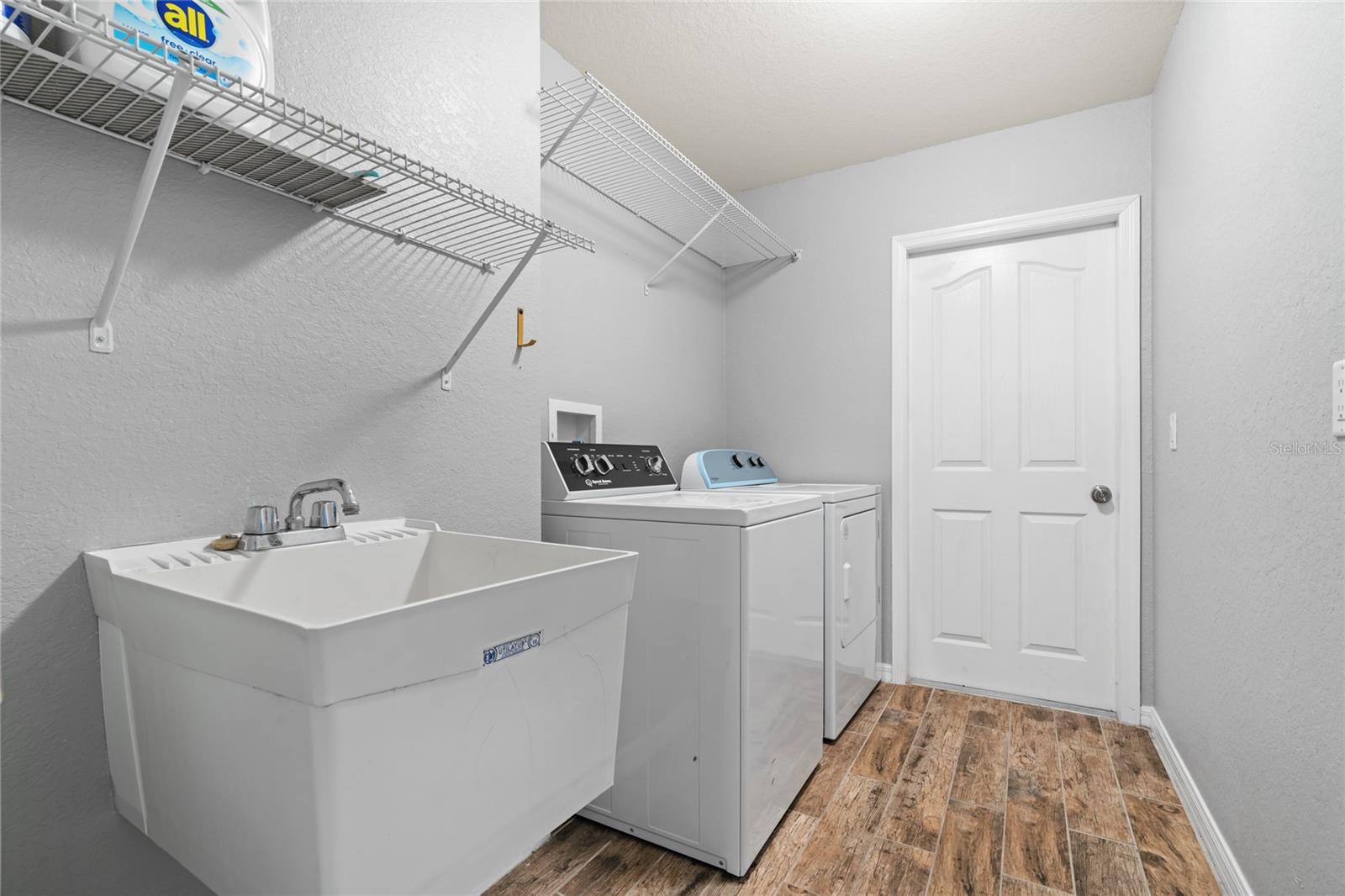 17 EUGENIA COURT NORTH