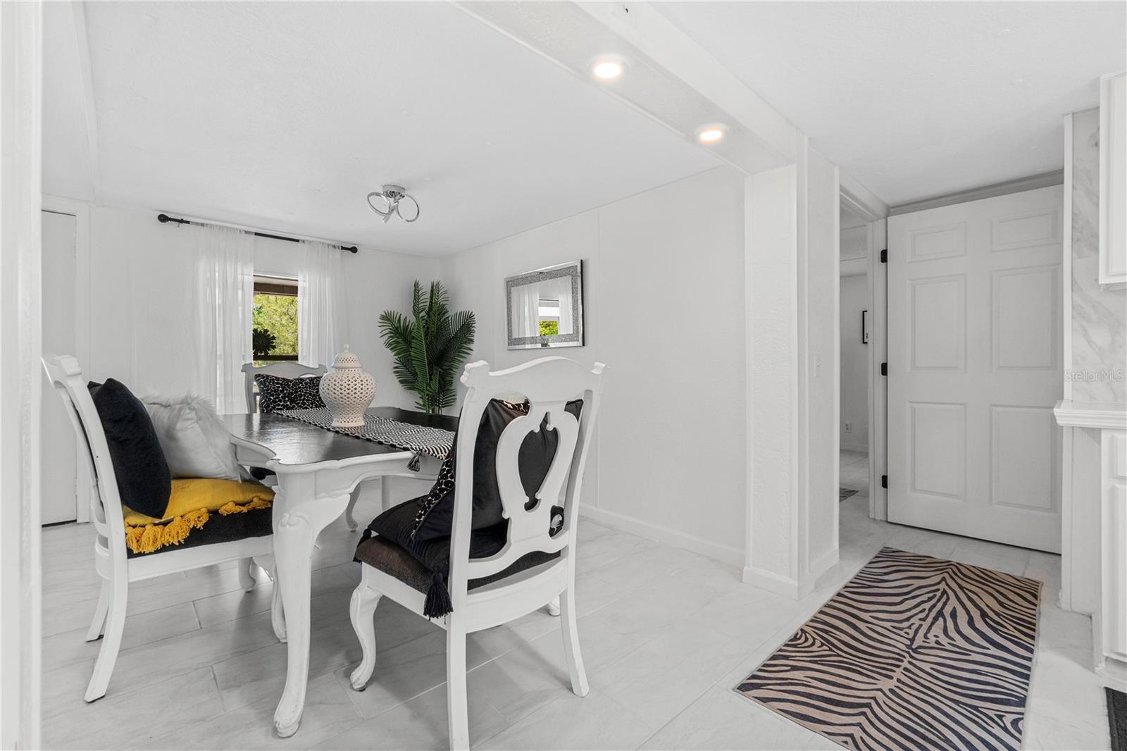 8356 W TAWNY ROSE LN