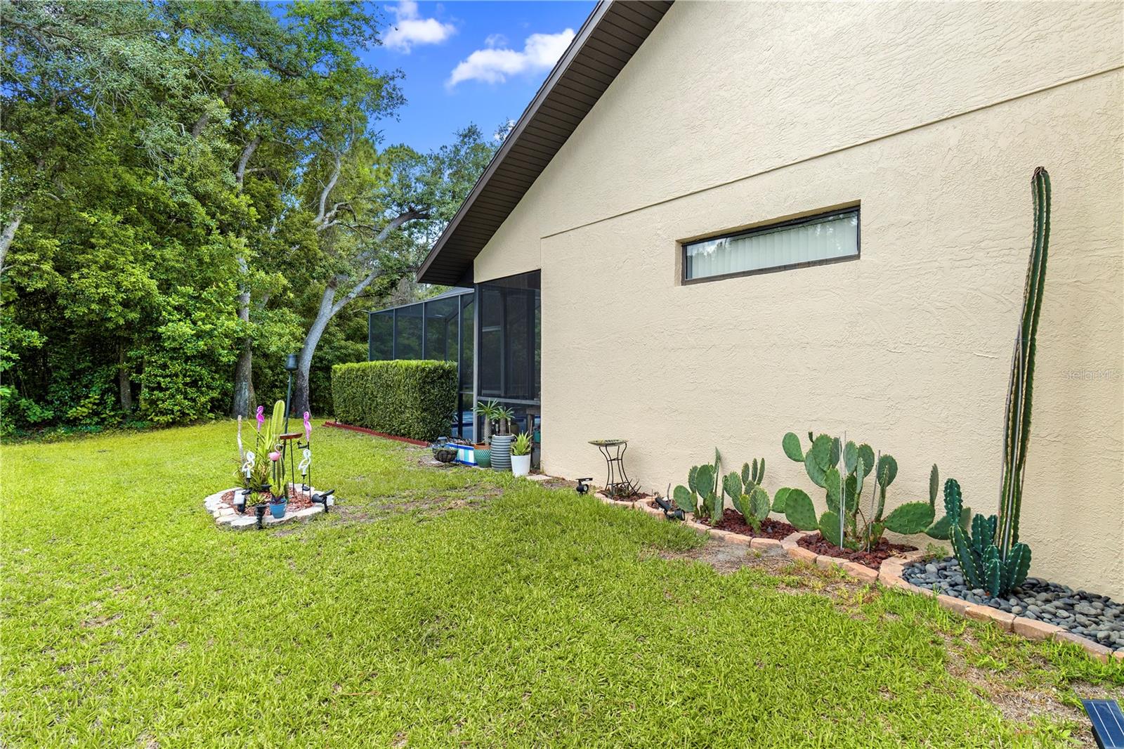 42 PINE DR