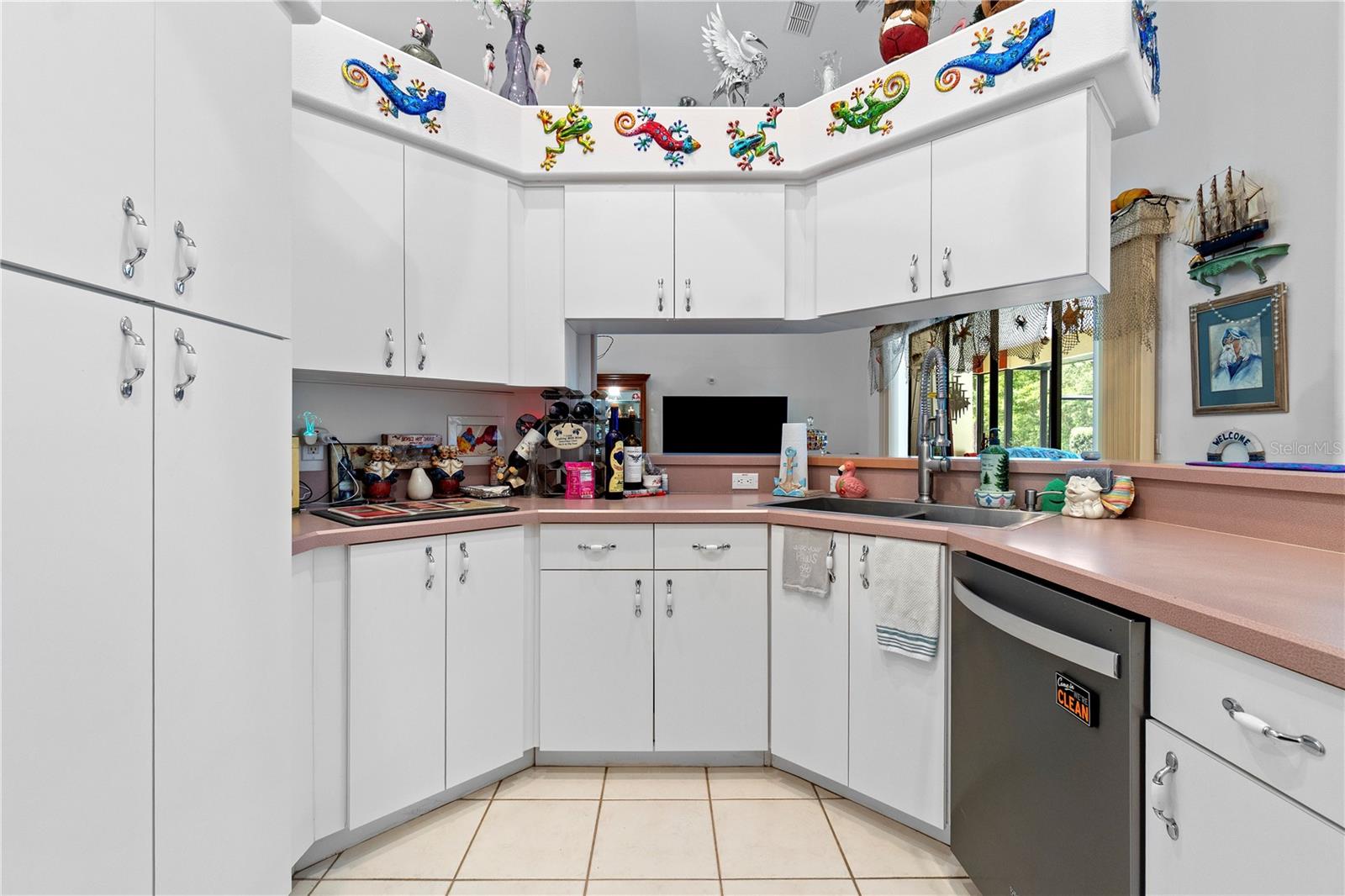 42 PINE DR
