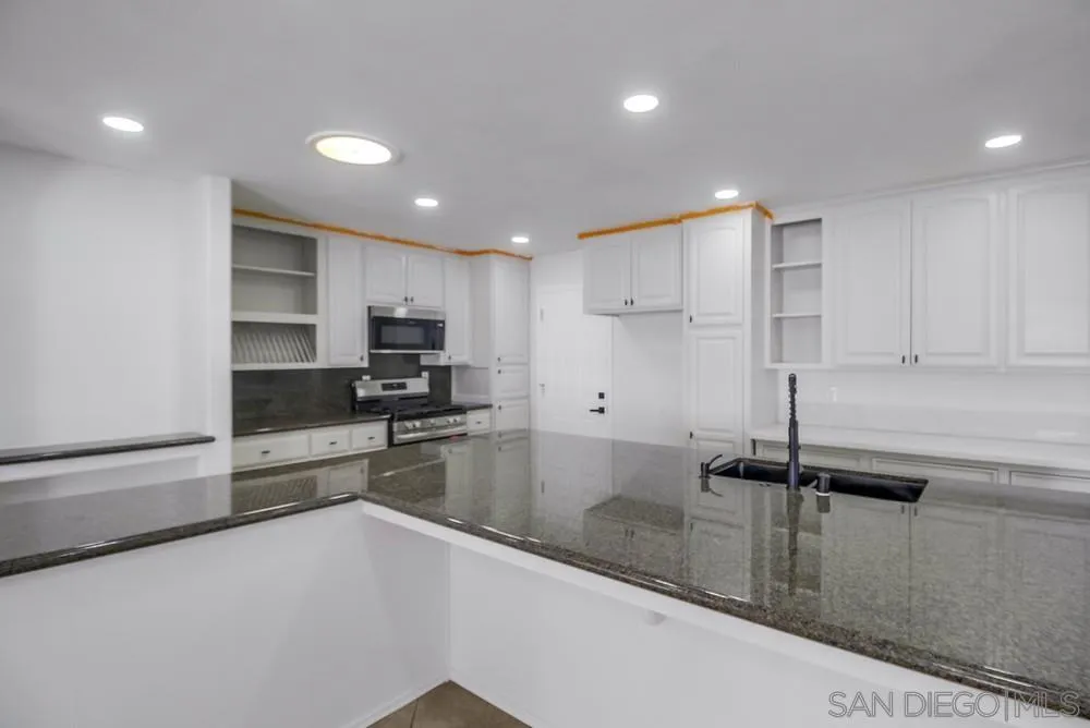 838 David Dr