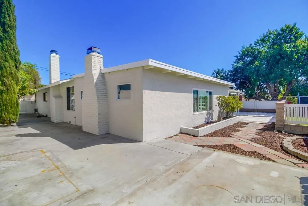 838 David Dr