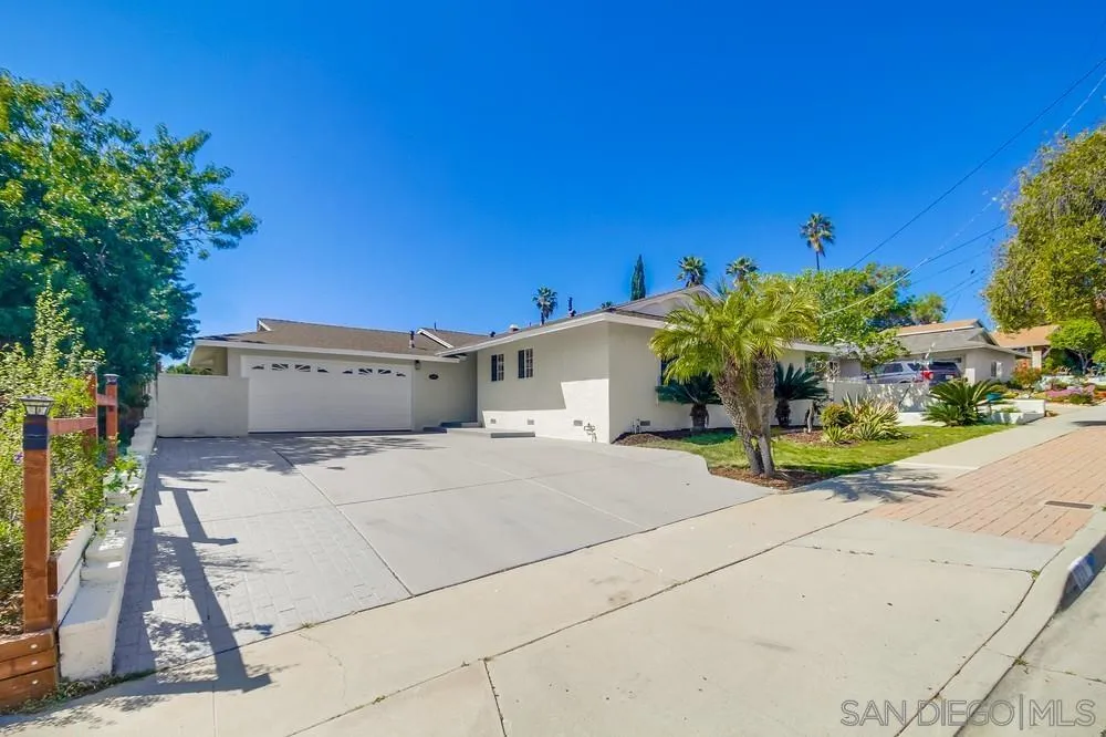 838 David Dr