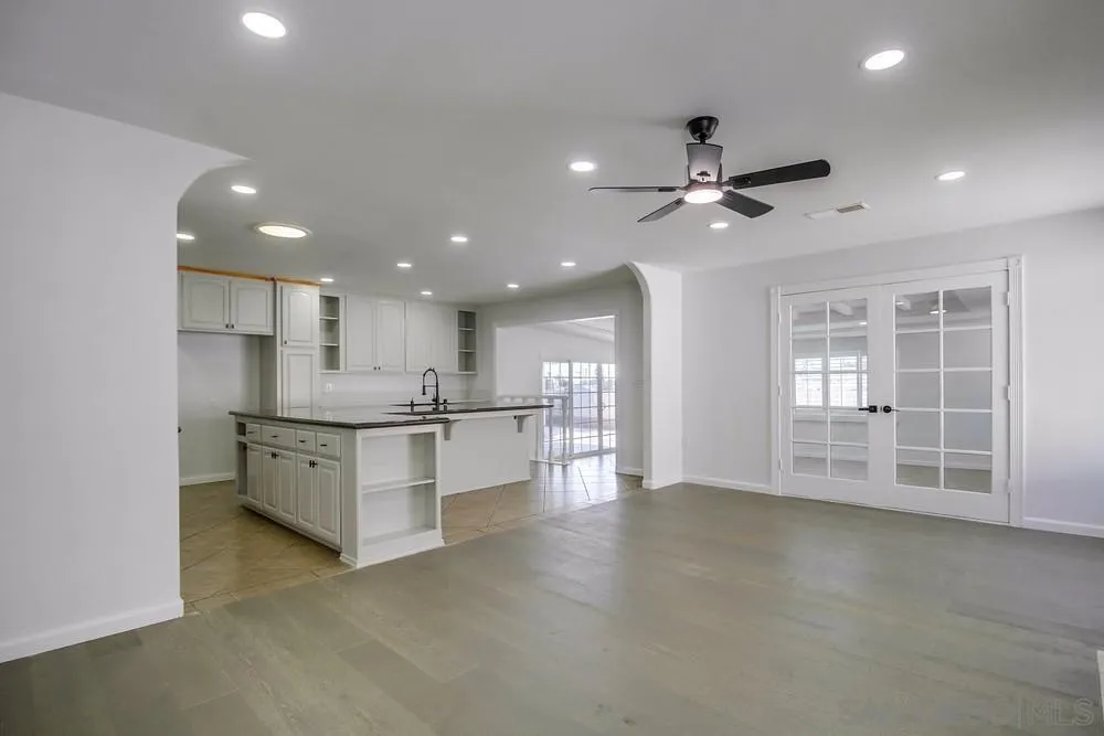 838 David Dr