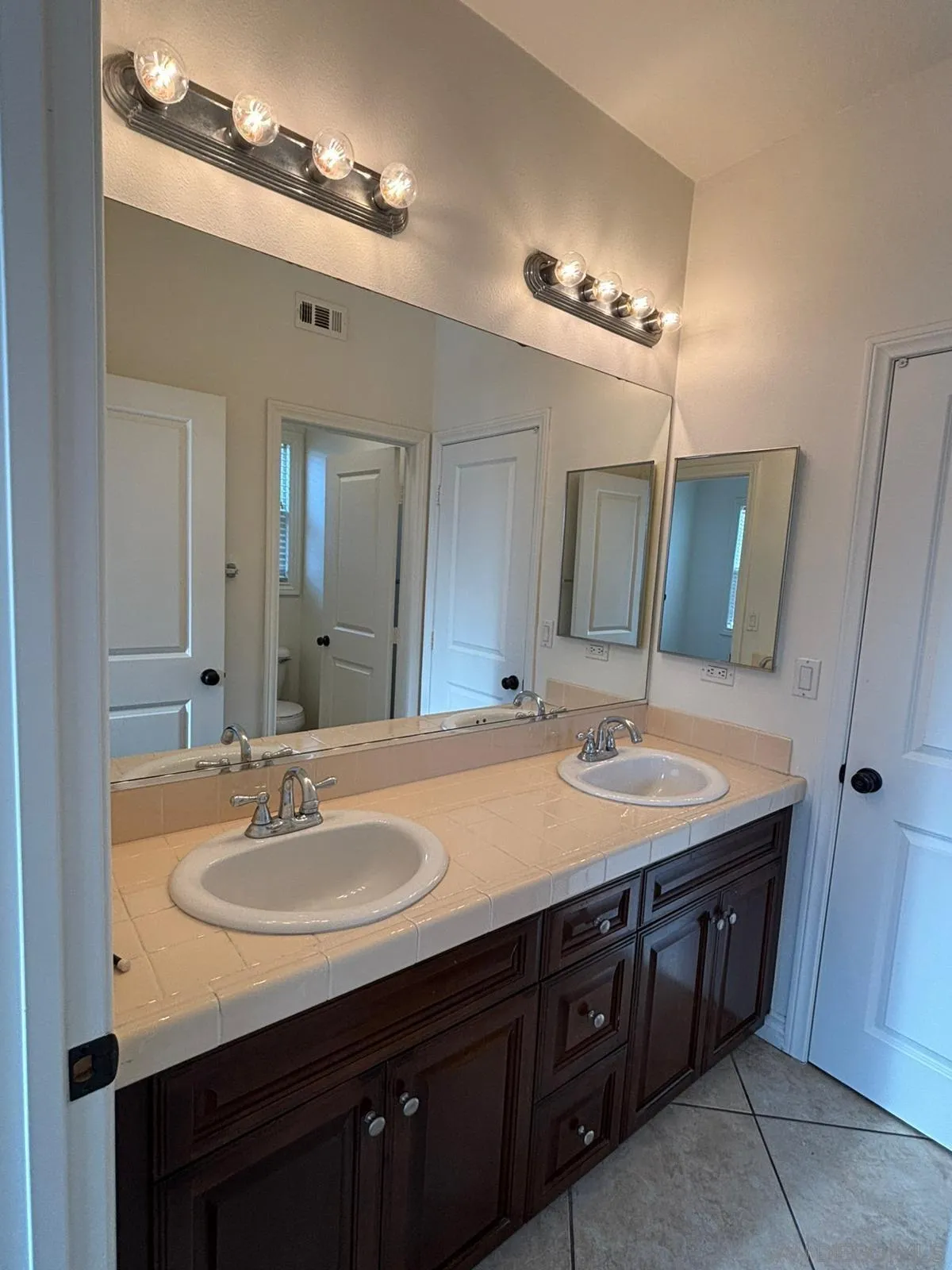1612 Picket Fence Dr