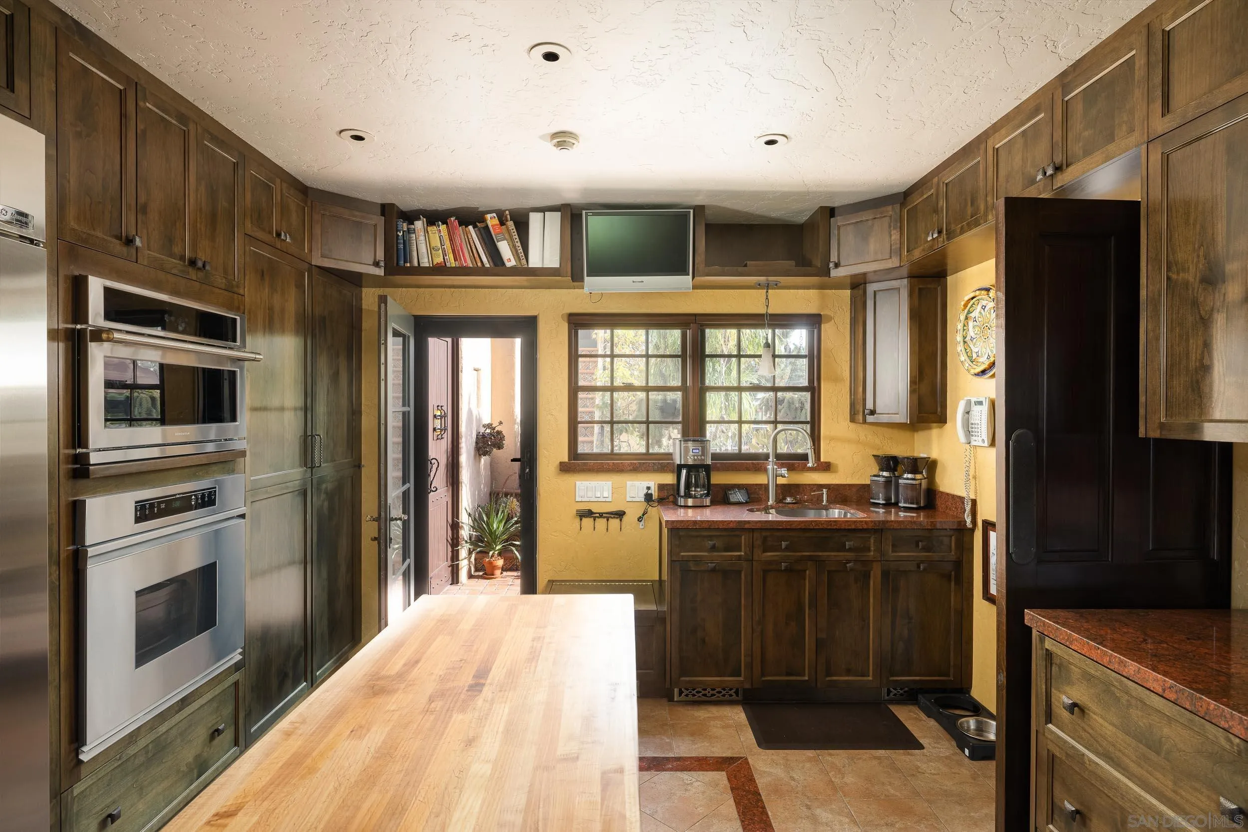 1271 Brookes Terrace