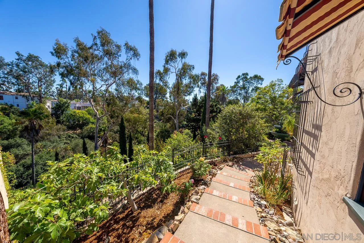 1271 Brookes Terrace