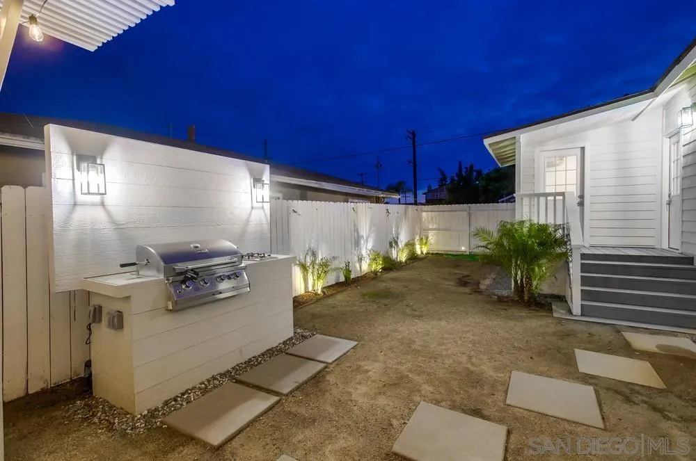 3122 Newell St