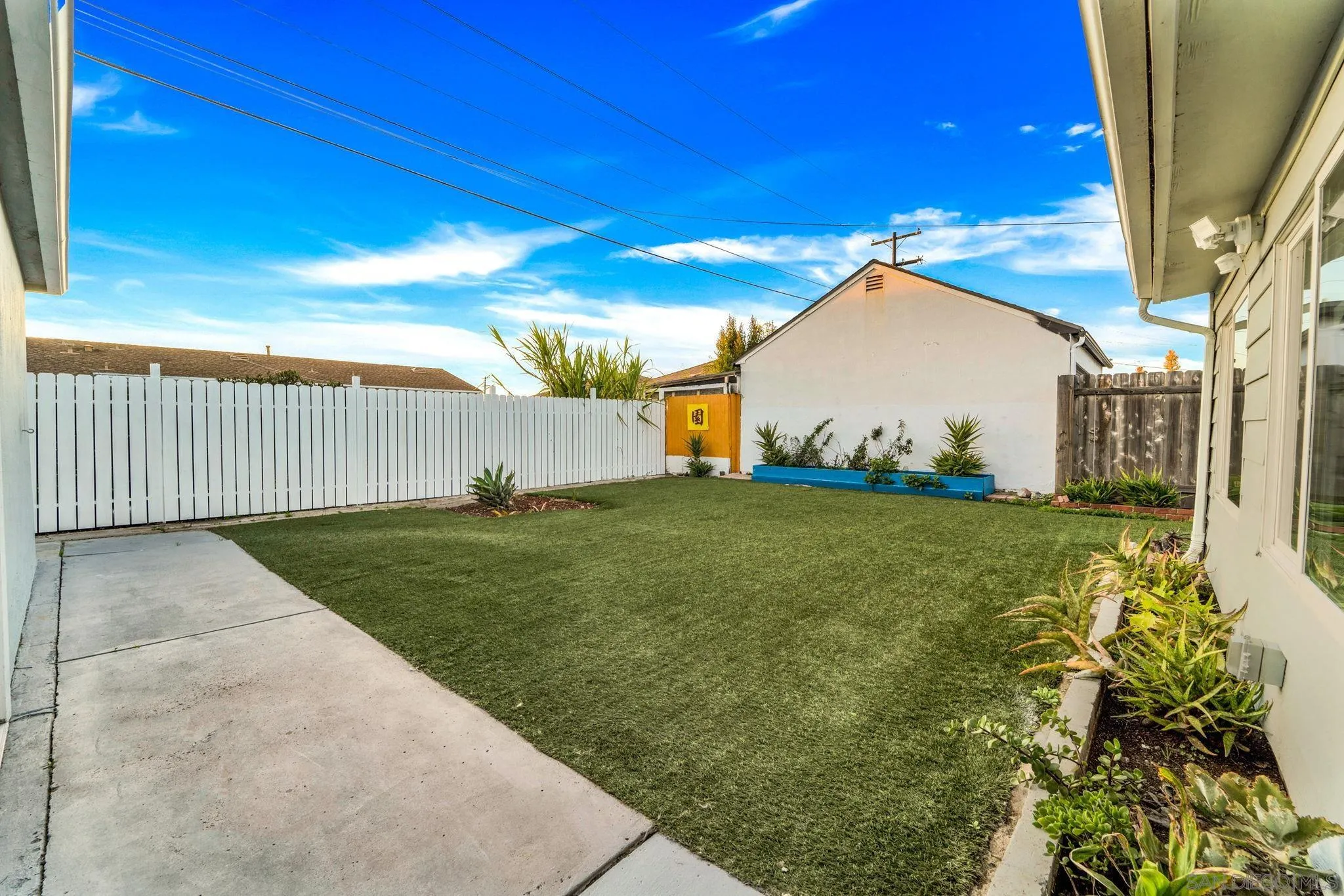 4220 E Overlook Dr