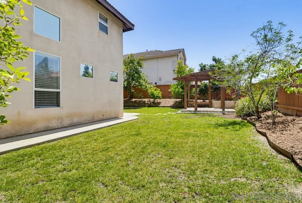 1100 Corrales