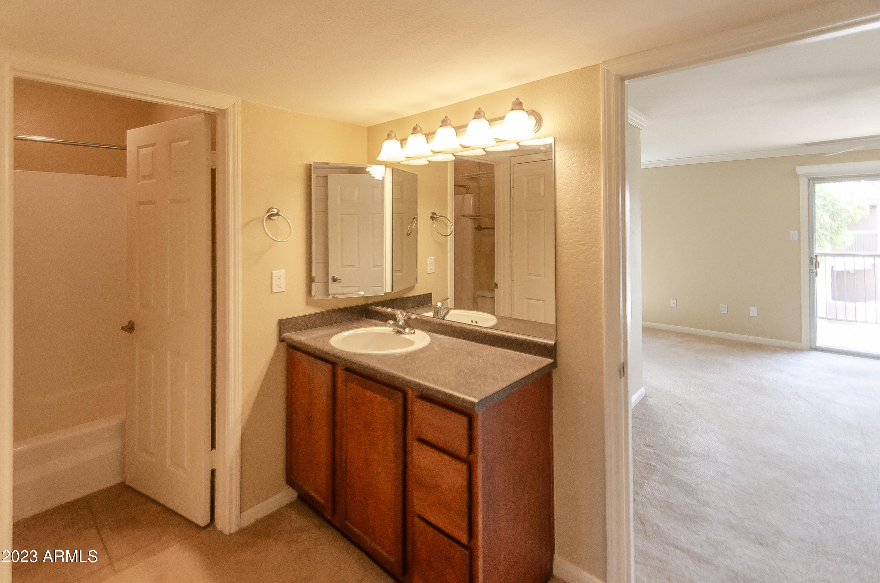 8256 E ARABIAN Trail E # 238