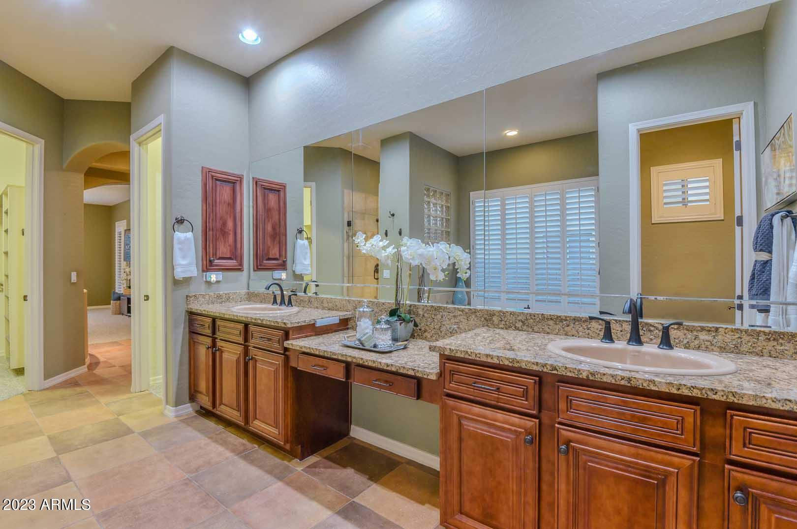3935 E NOCONA Lane