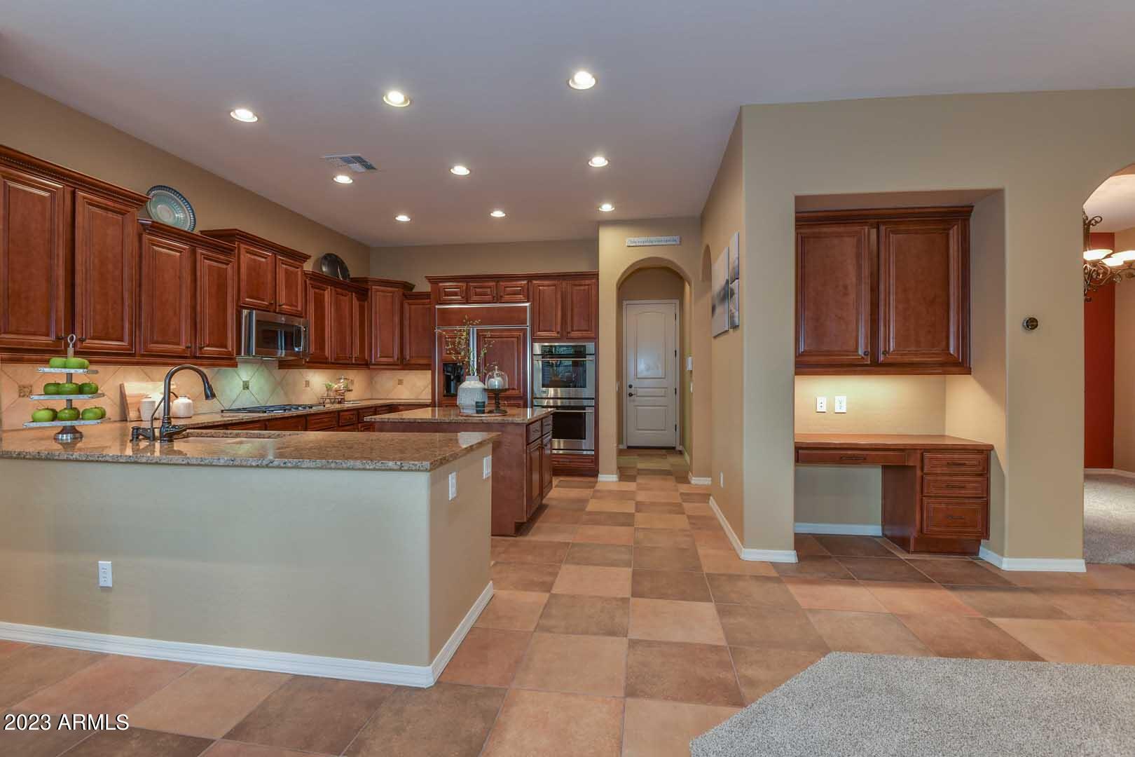 3935 E NOCONA Lane