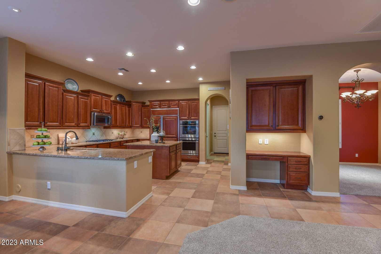 3935 E NOCONA Lane