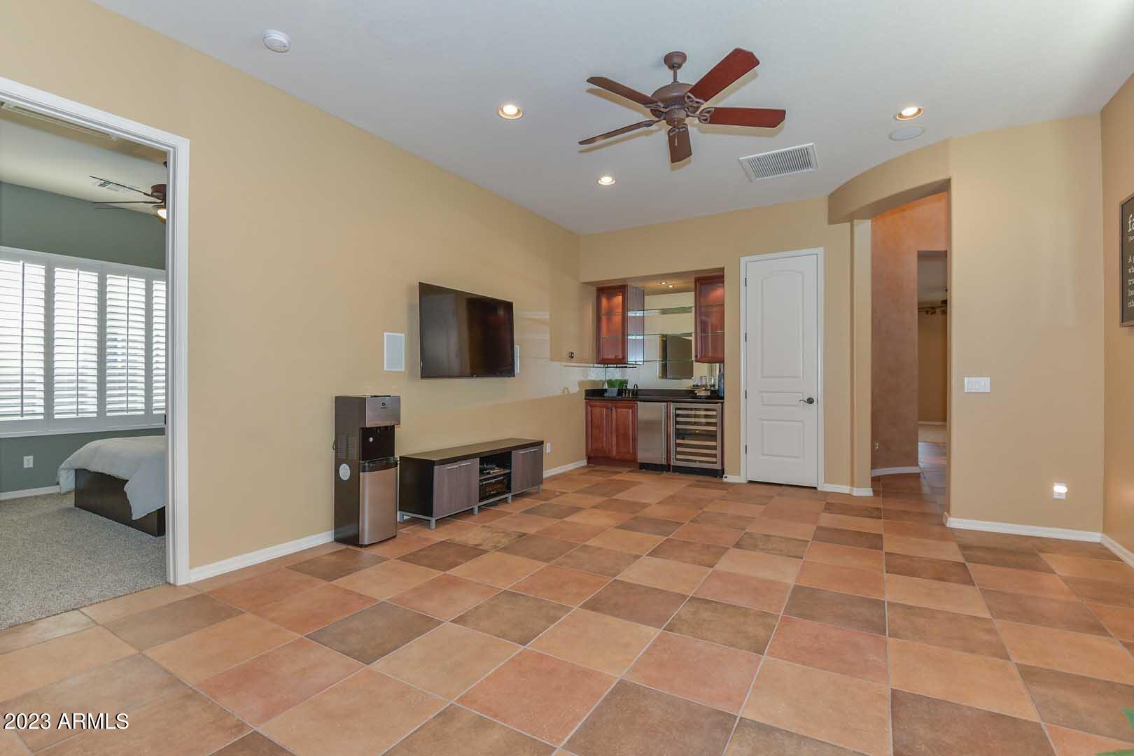 3935 E NOCONA Lane