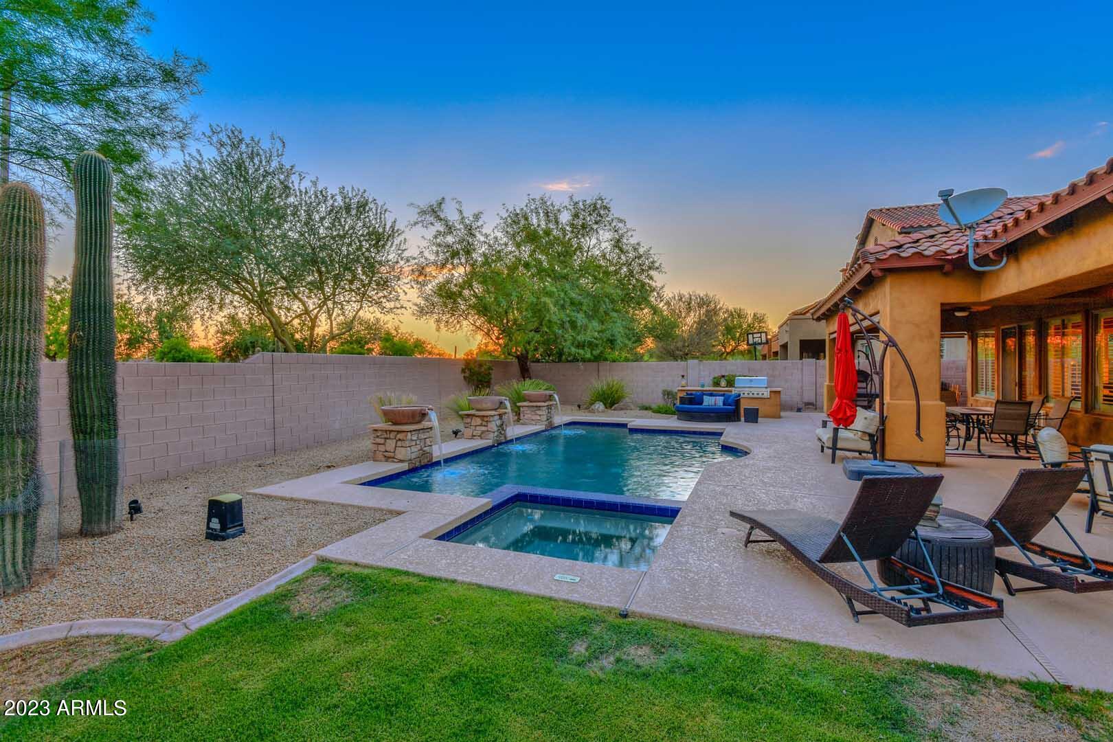 3935 E NOCONA Lane