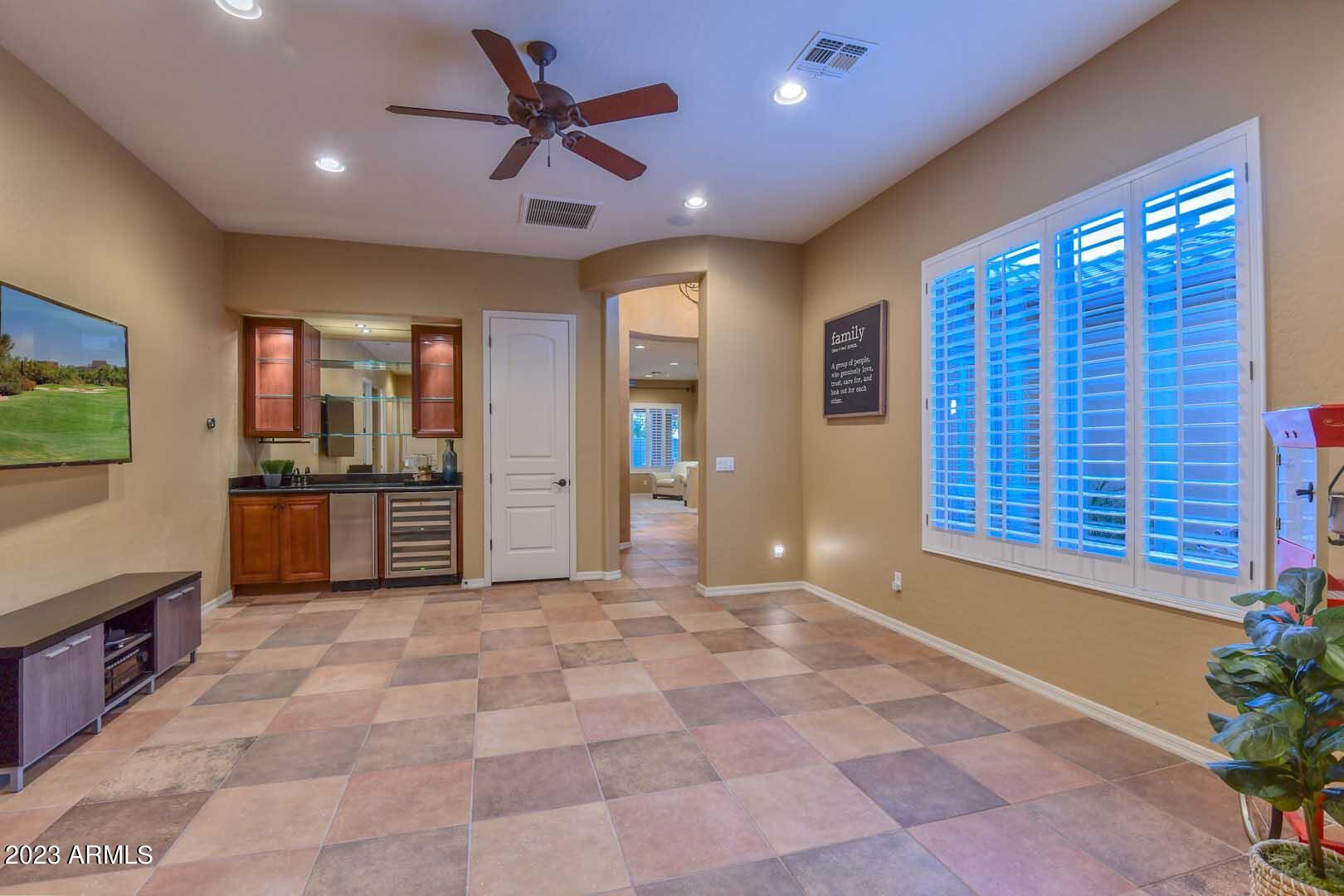 3935 E NOCONA Lane