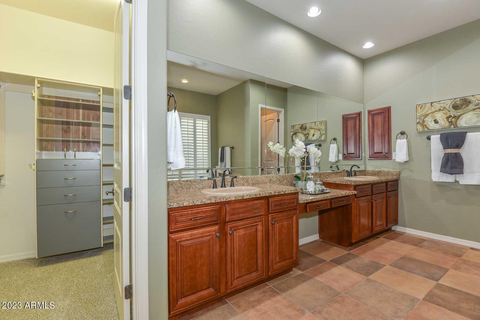 3935 E NOCONA Lane