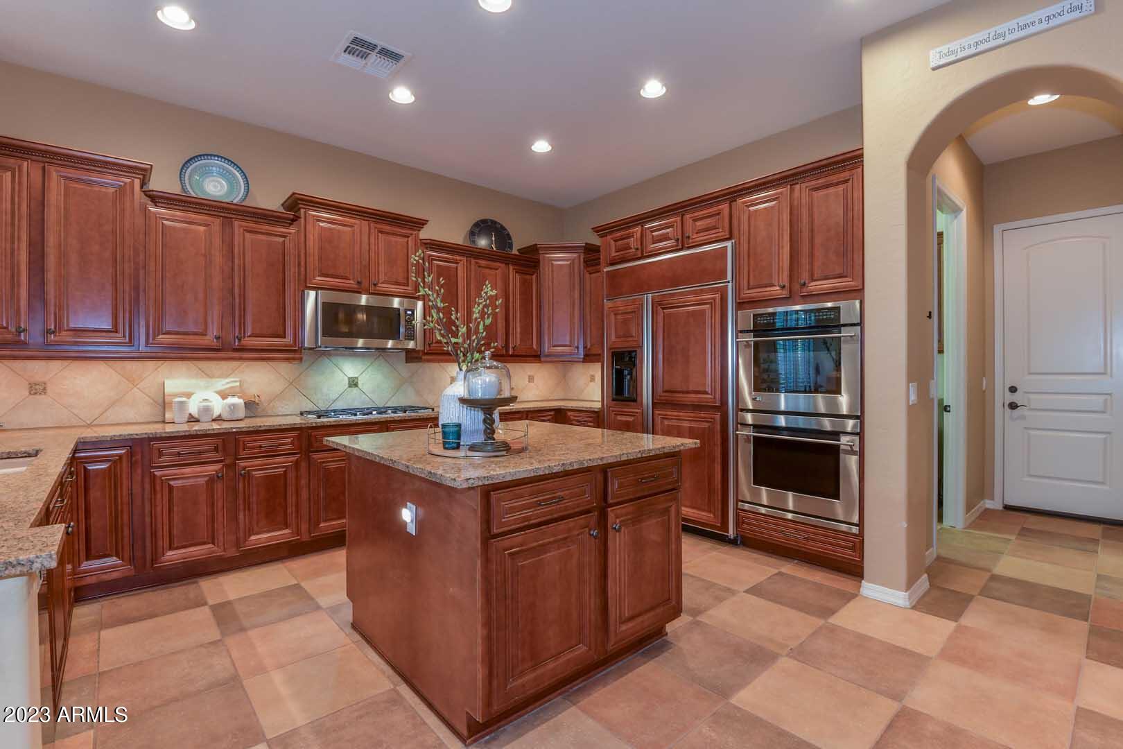 3935 E NOCONA Lane