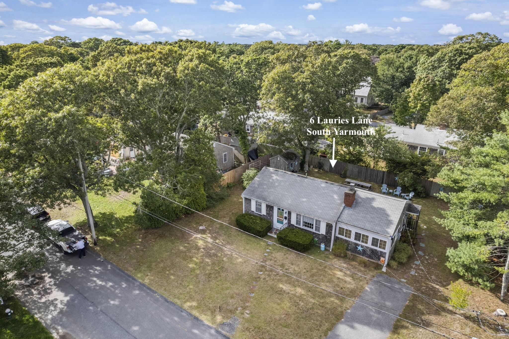 6 Lauries Ln