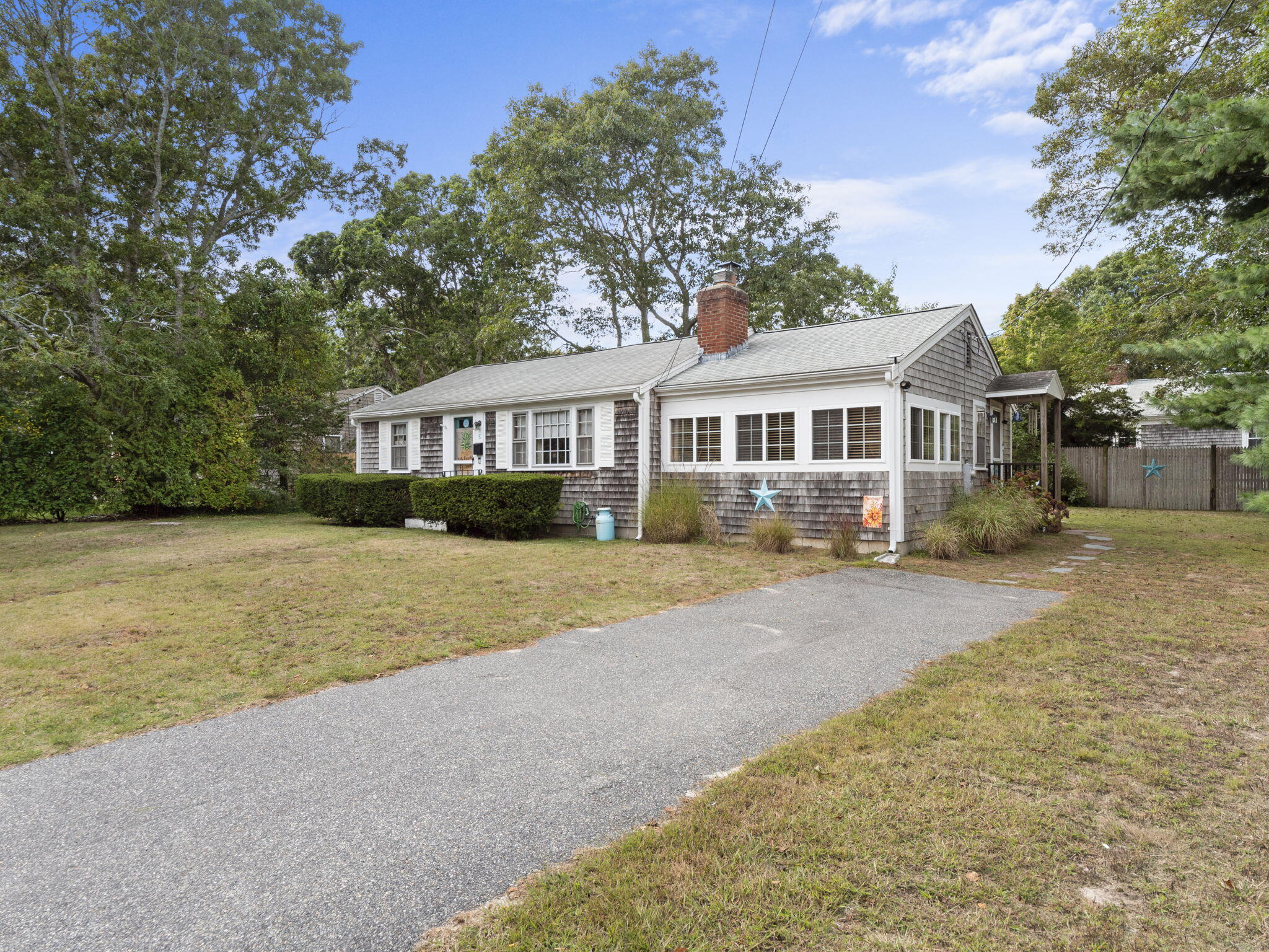 6 Lauries Ln