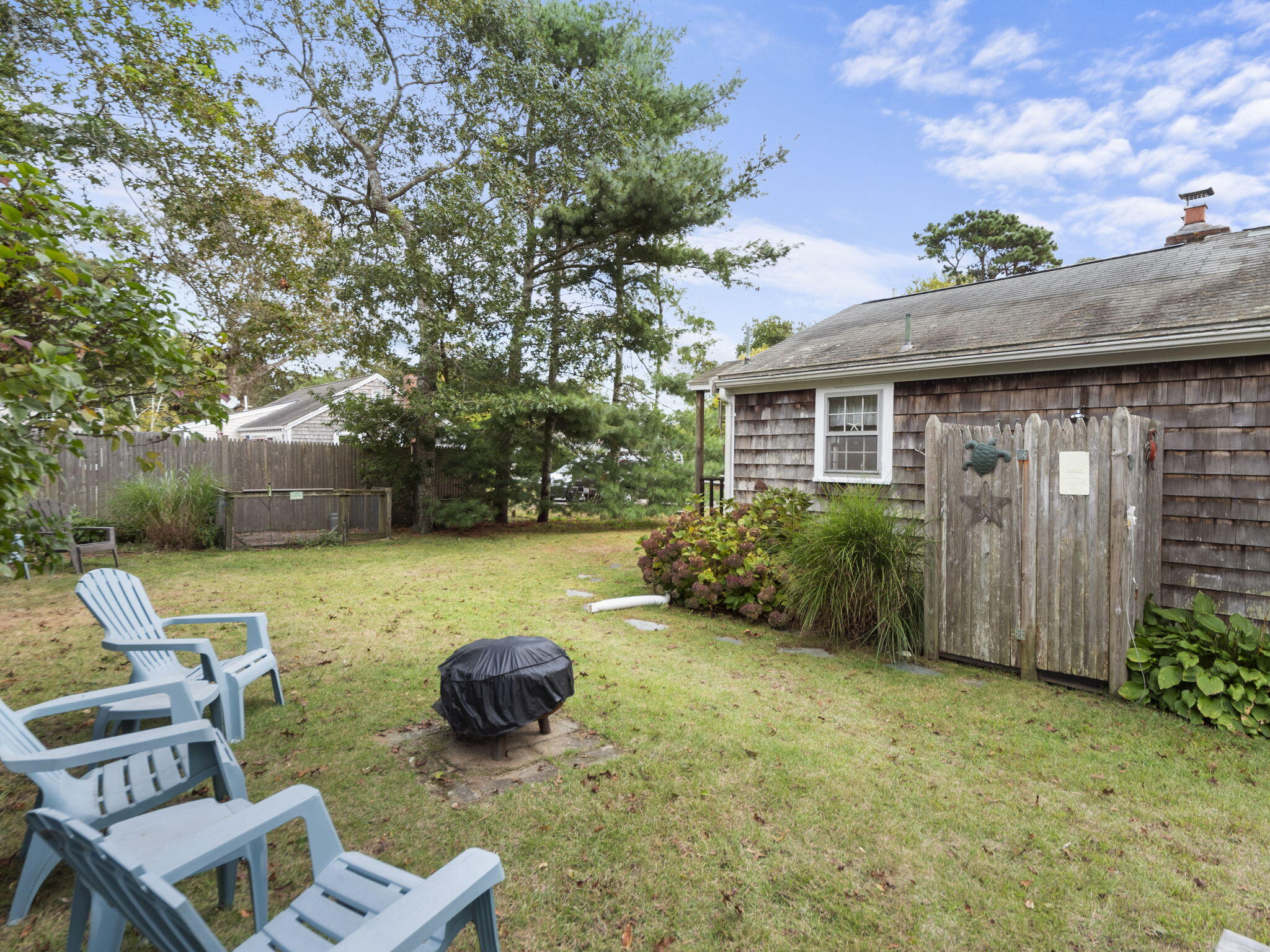 6 Lauries Ln