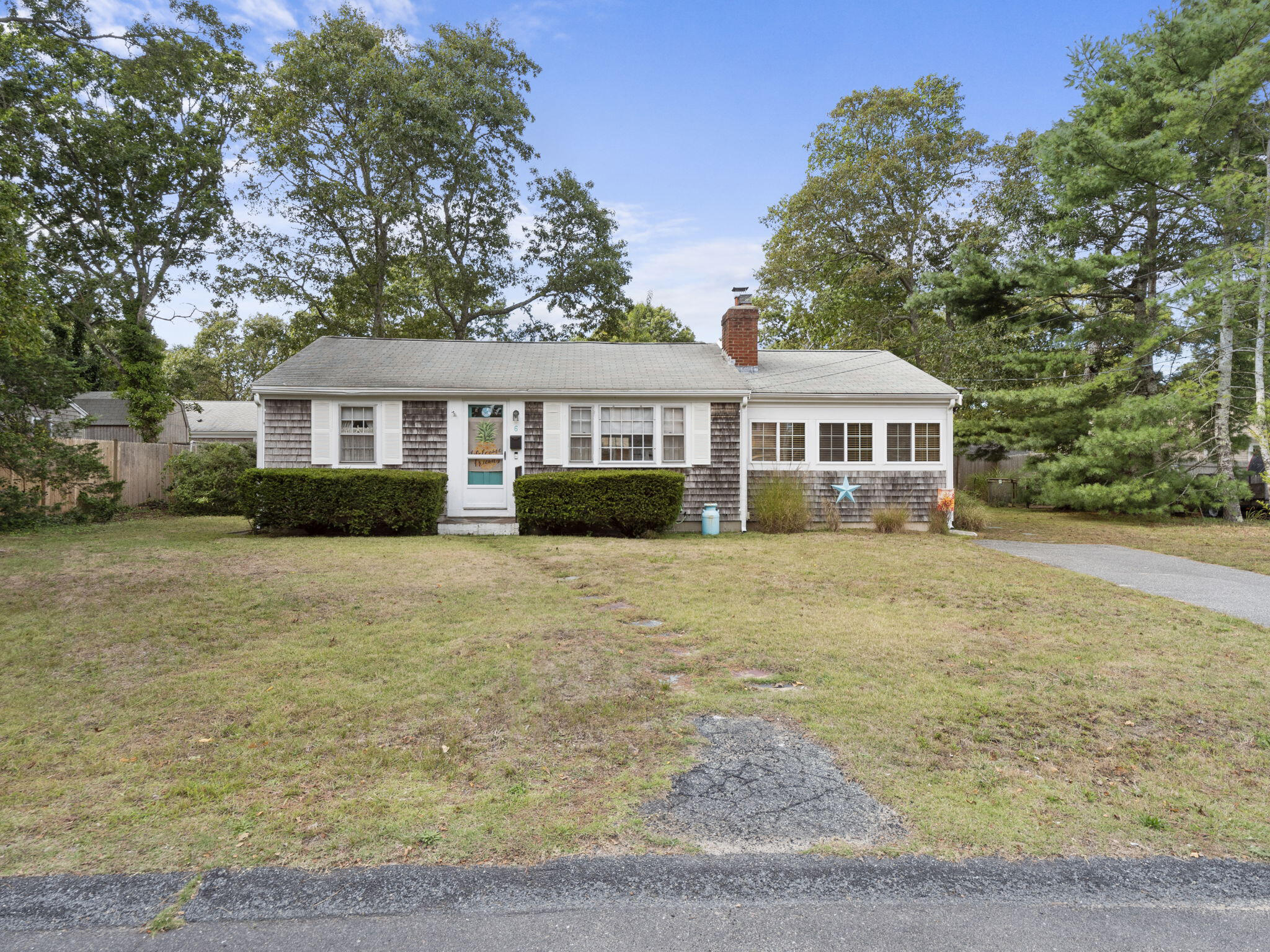 6 Lauries Ln