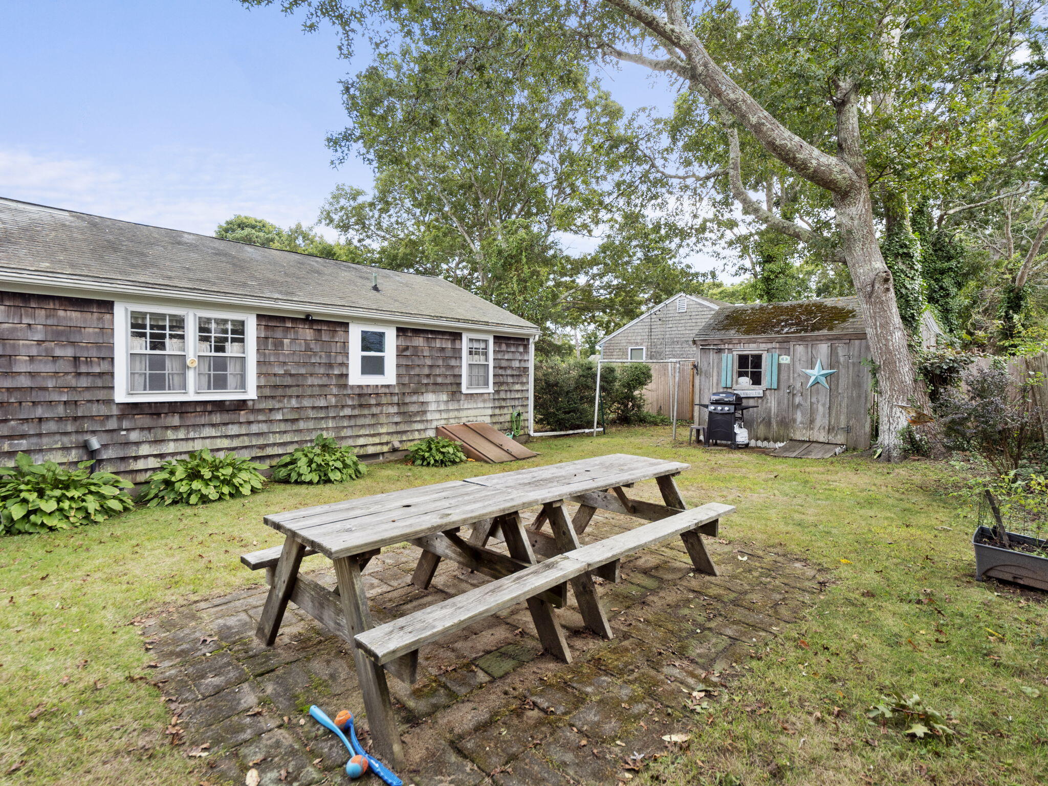6 Lauries Ln