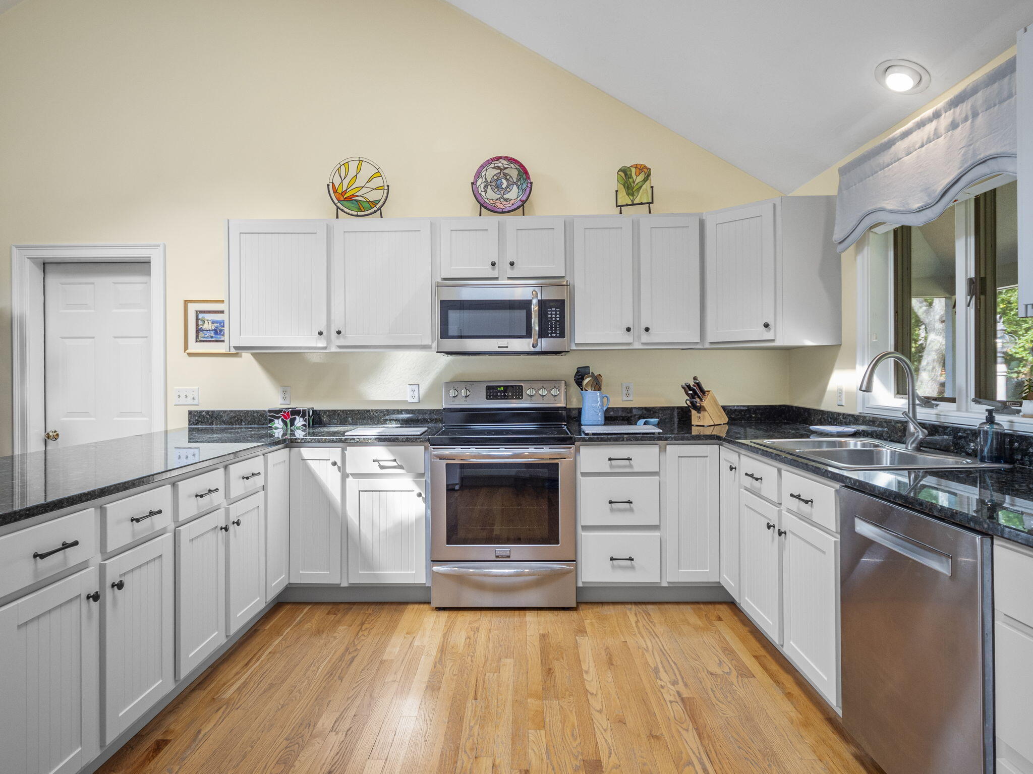 667 Queen Anne Rd