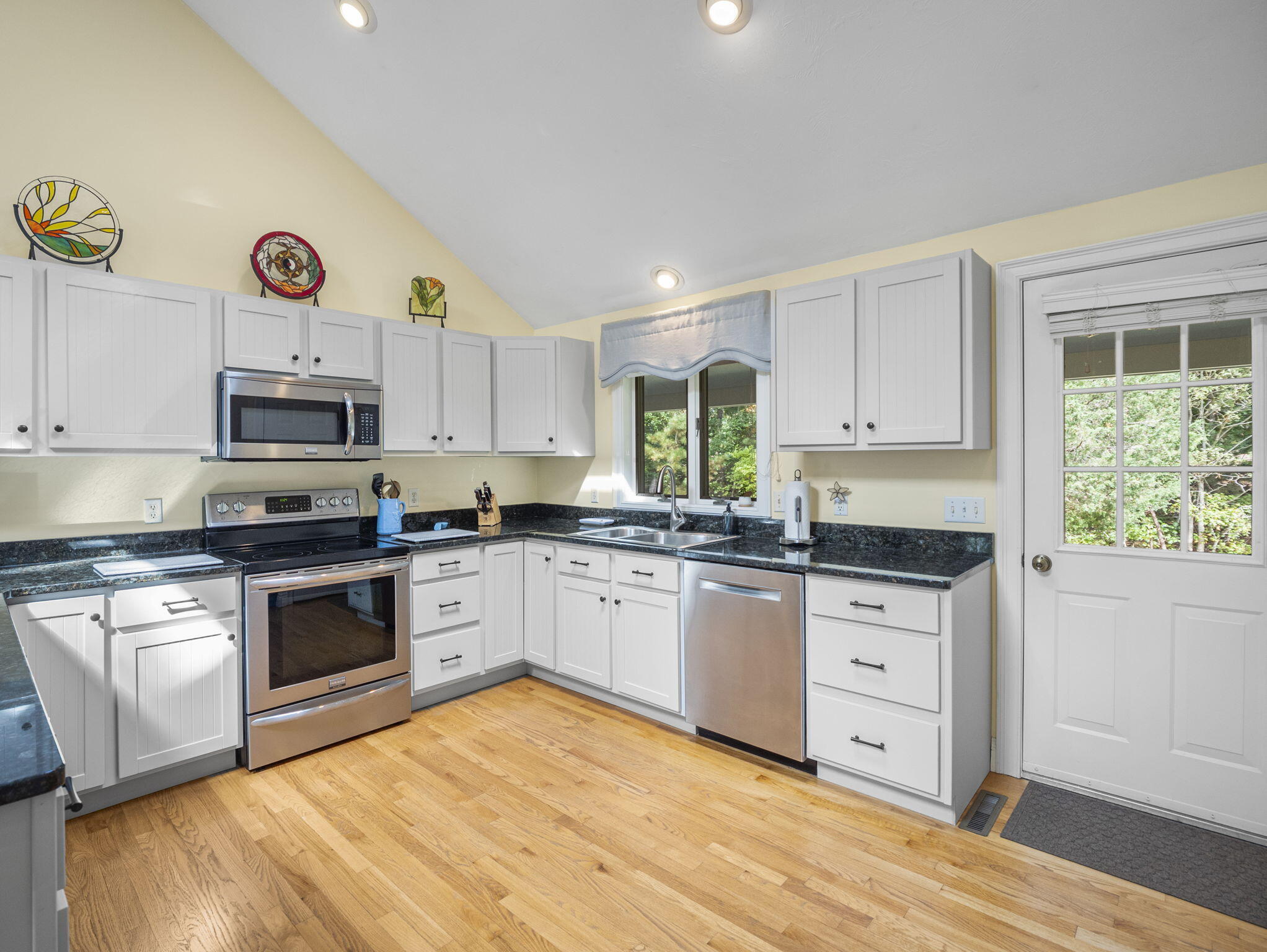 667 Queen Anne Rd