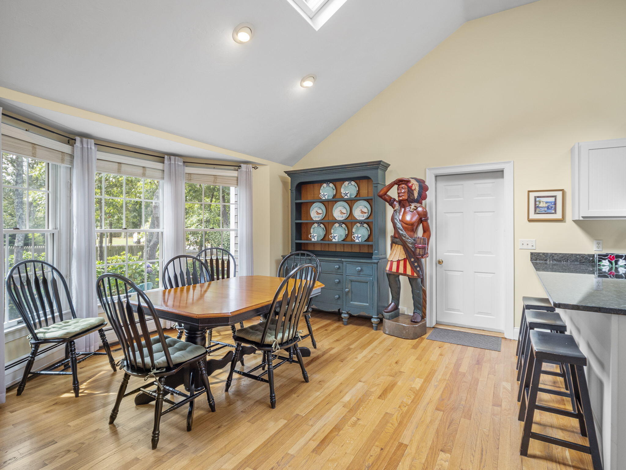 667 Queen Anne Rd
