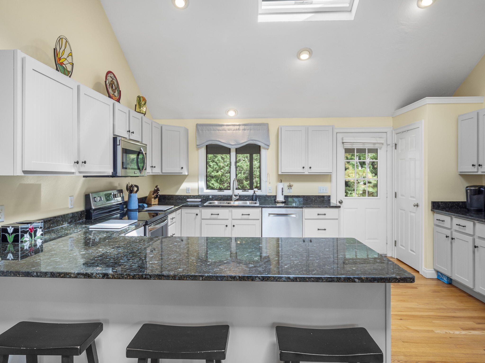 667 Queen Anne Rd