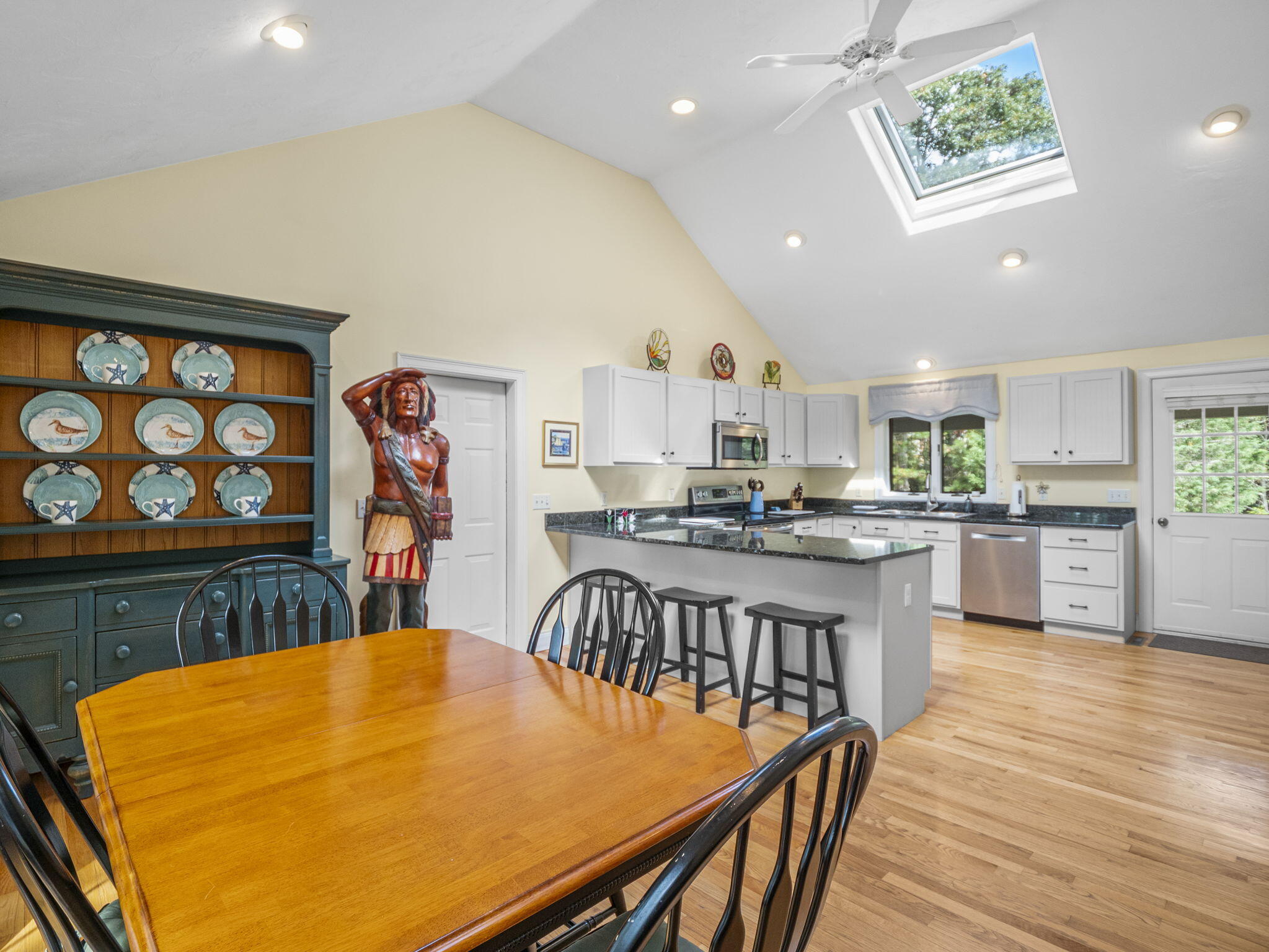 667 Queen Anne Rd