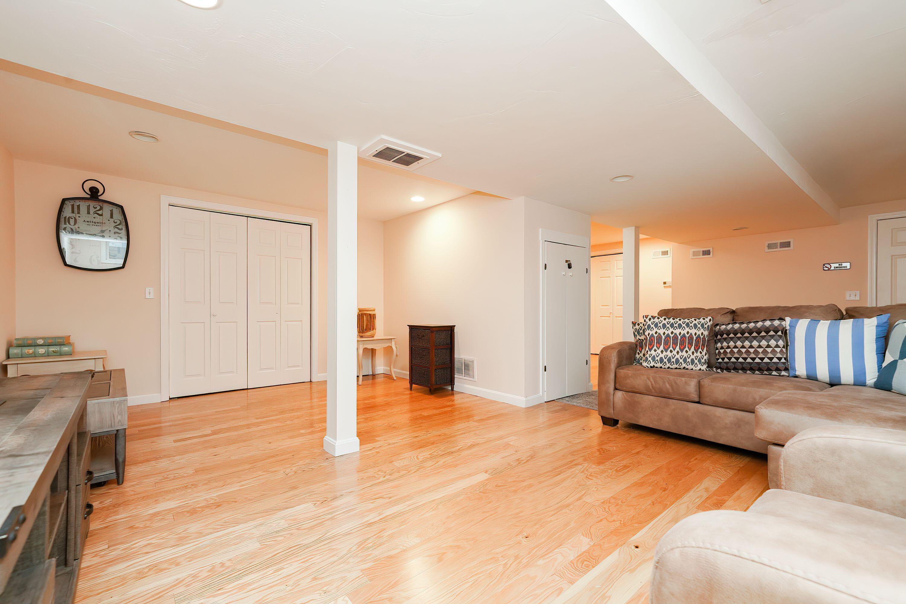 194 Old Colony Rd