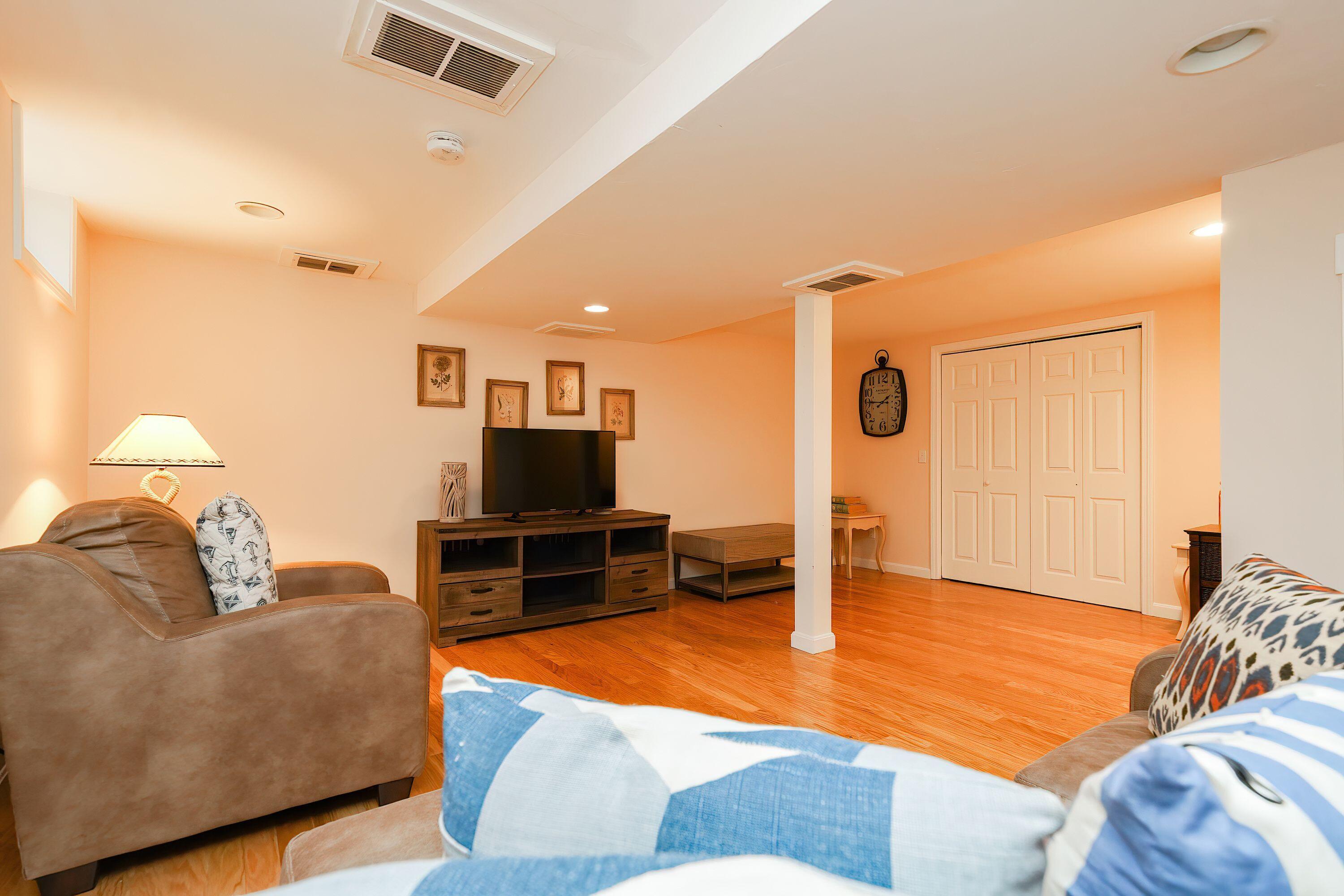 194 Old Colony Rd
