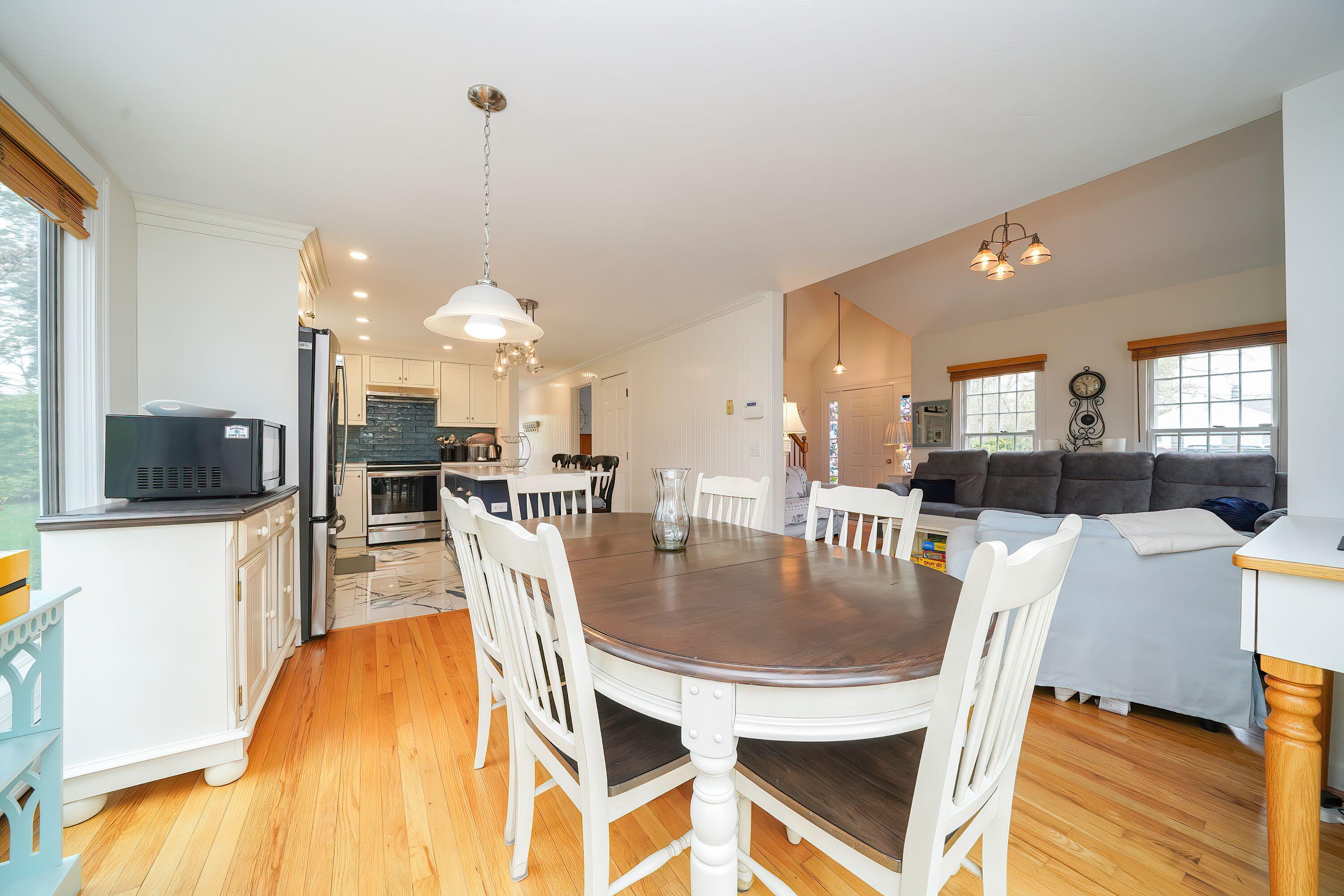 194 Old Colony Rd