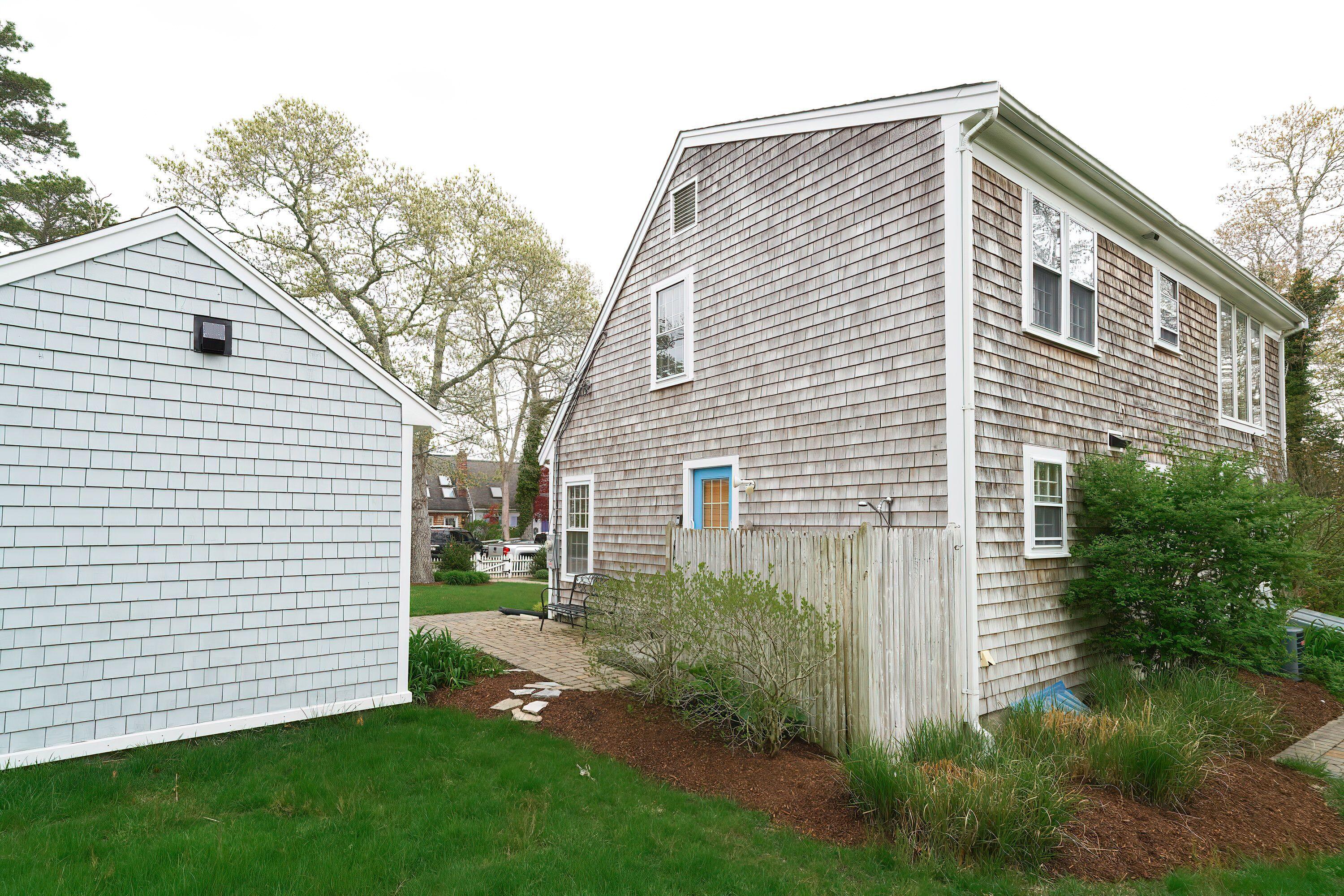 194 Old Colony Rd