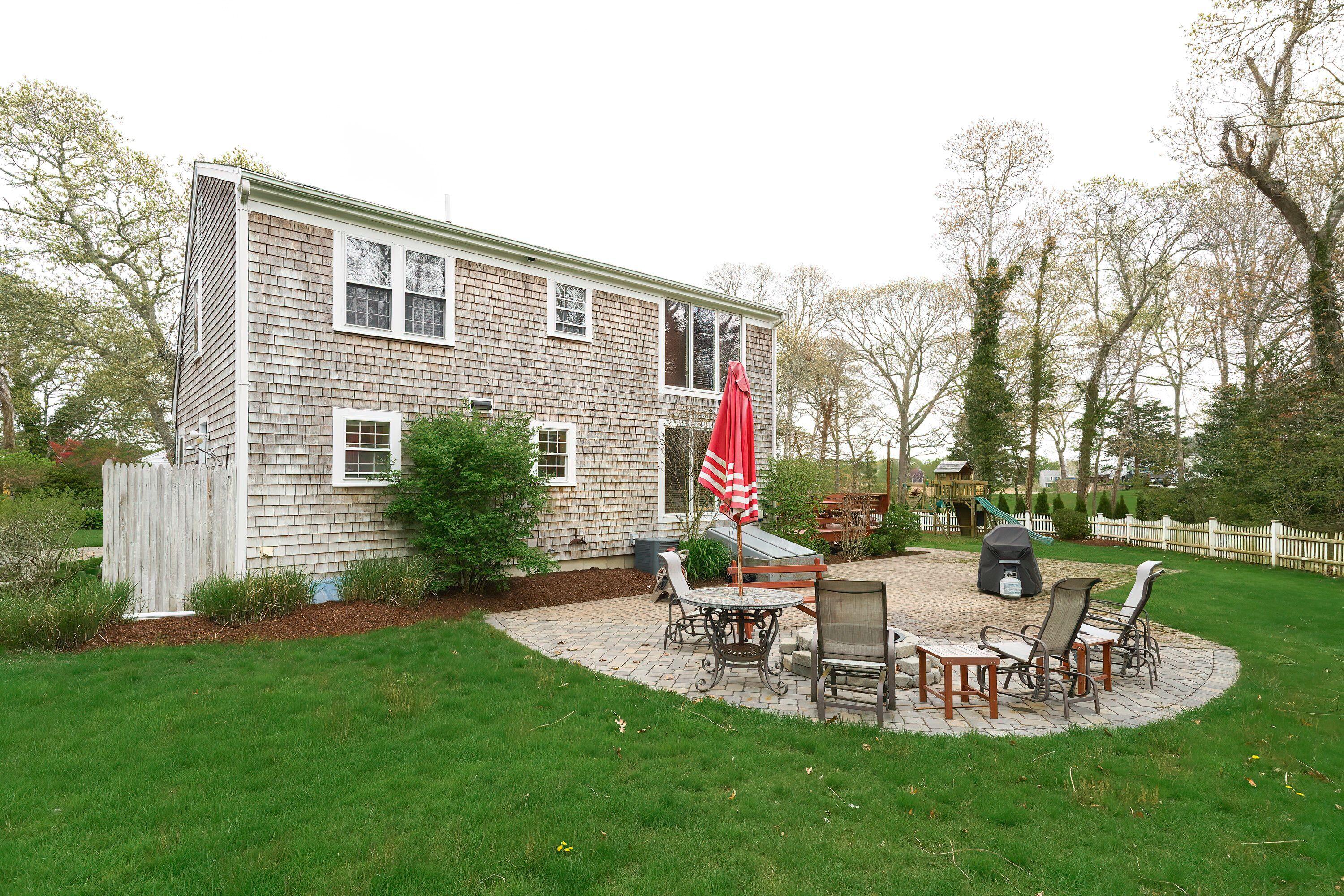 194 Old Colony Rd