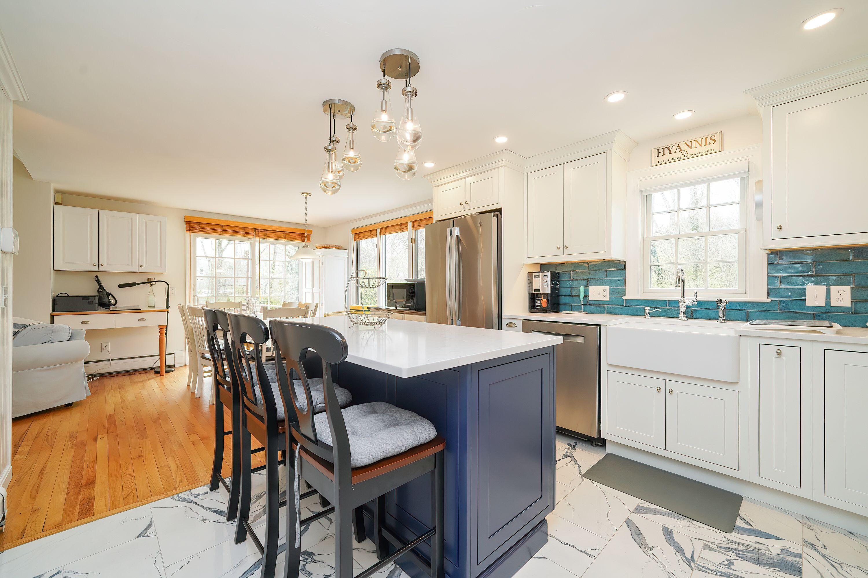 194 Old Colony Rd